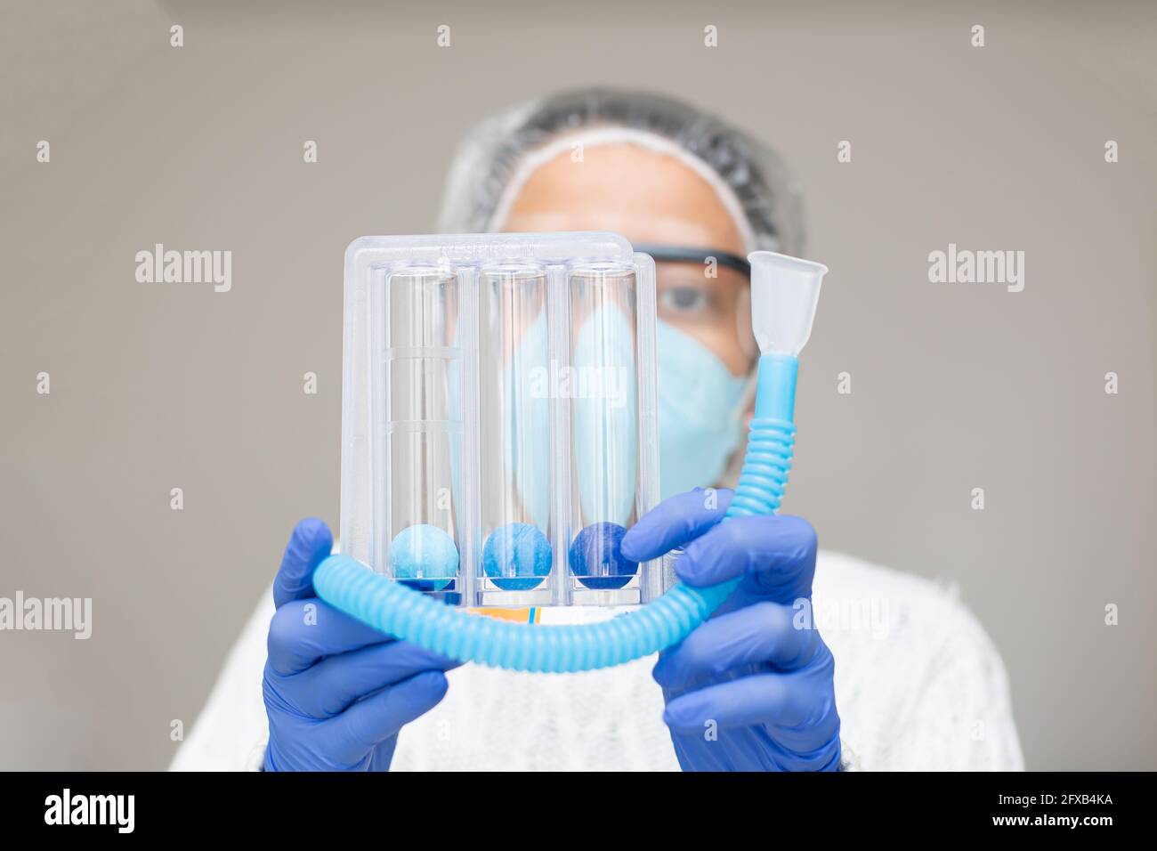 O exercitador e incentivador respiratório alivia a falta de ar, aumenta a a tolerância ao exercício e proporciona Qualidade de vida! Clinicamente indica Stockfoto