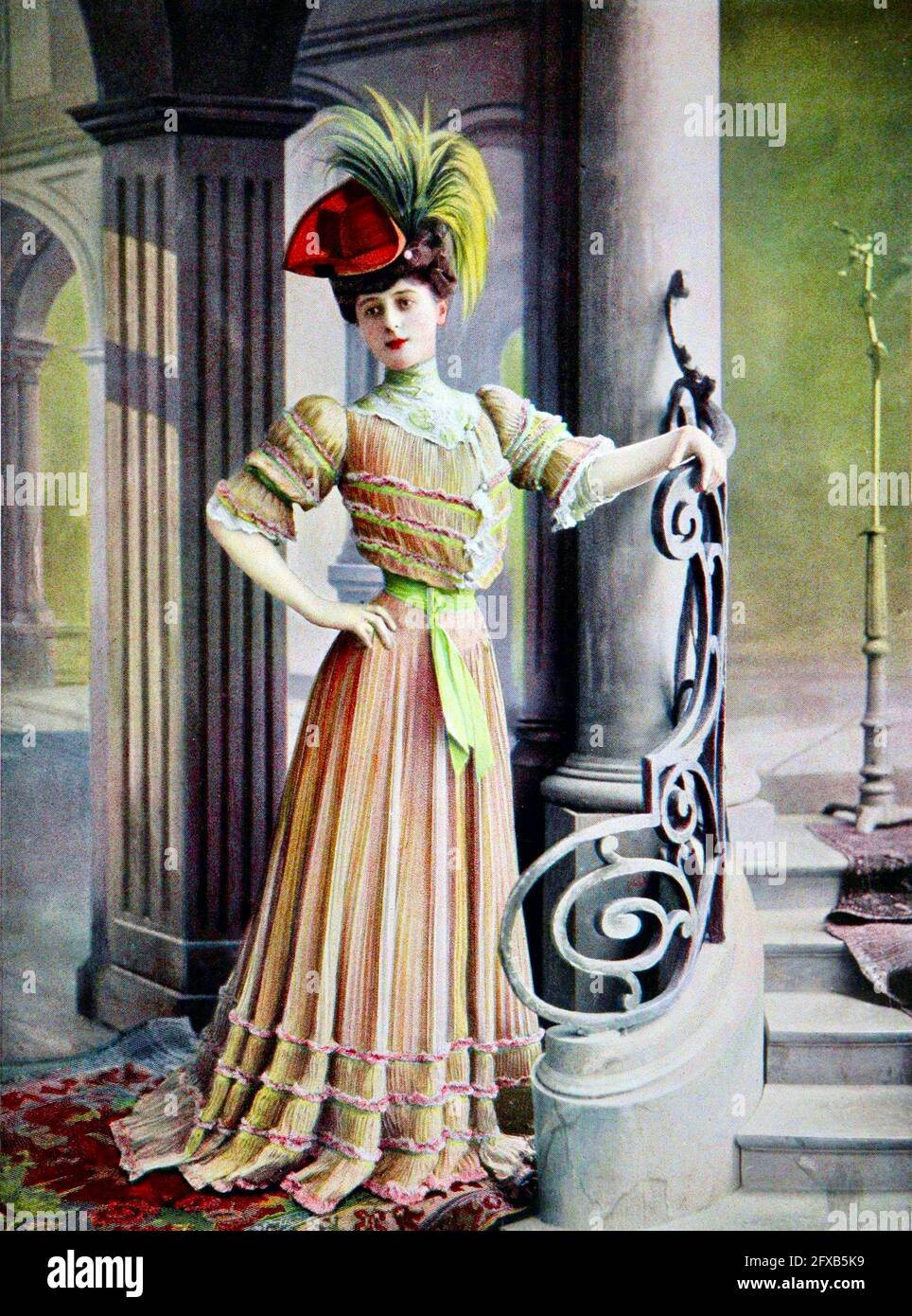 Léopold-Émile Reutlinger Vintage-Foto mit dem Titel Afternoon Dress von Redfern oder Robe d'après-Midi par redfern. Modische Fotoraphie. Stockfoto