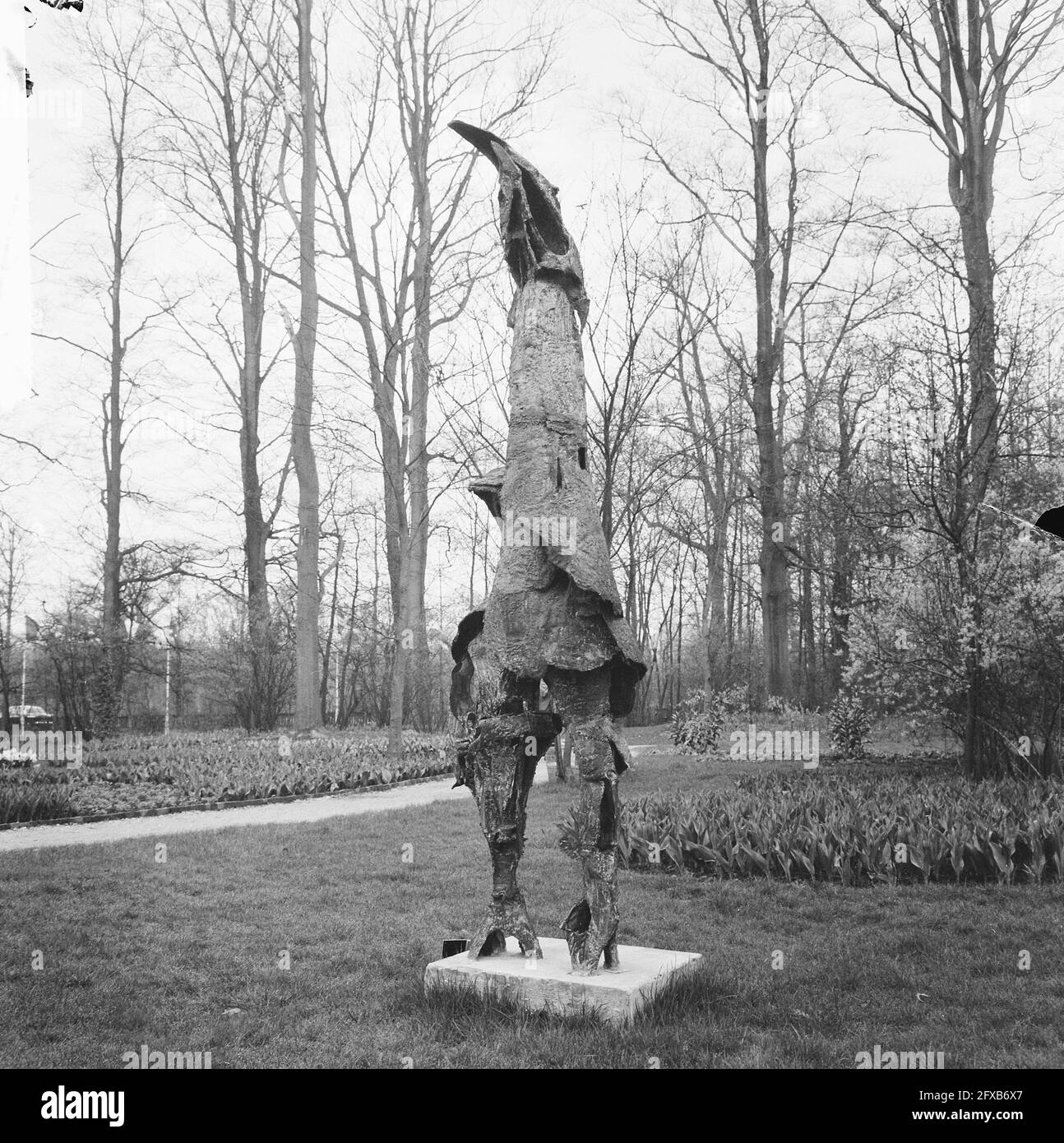 Keukenhof 1964, Bildende Kunst, Faunus von Egbert Joosten, 20. April 1964, KUNST, Niederlande, 20. Jahrhundert Presseagentur Foto, Nachrichten zu erinnern, Dokumentarfilm, historische Fotografie 1945-1990, visuelle Geschichten, Menschliche Geschichte des zwanzigsten Jahrhunderts, Momente in der Zeit festzuhalten Stockfoto