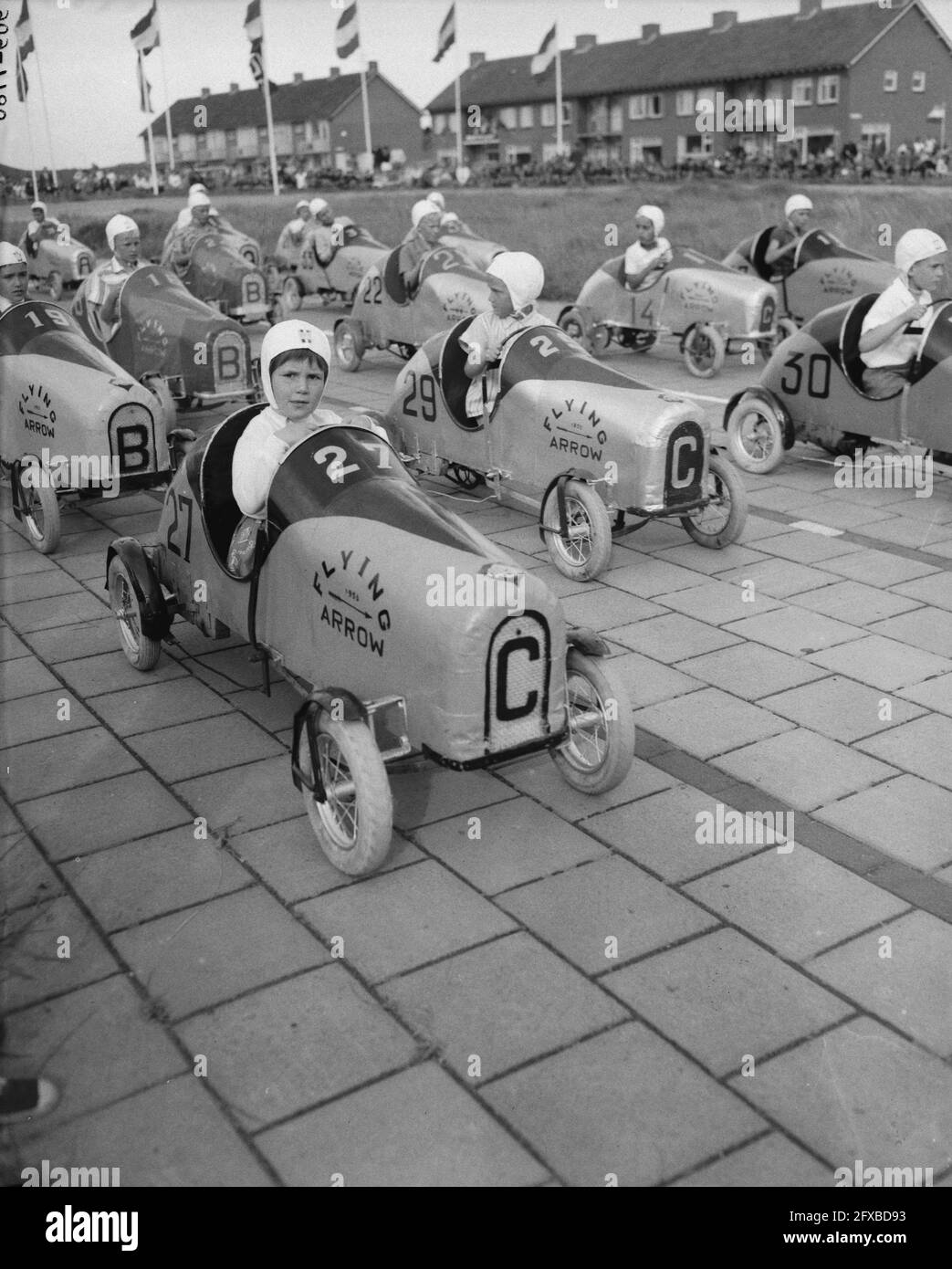 Internationale Tretauto-Rennen in Noordwijk aan Zee, 13. August 1958, Kinder, Spiele, Tretauto-Rennen, Niederlande, Presseagentur des 20. Jahrhunderts, Foto, zu erinnerende Nachrichten, Dokumentation, historische Fotografie 1945-1990, visuelle Geschichten, Menschliche Geschichte des zwanzigsten Jahrhunderts, Momente in der Zeit festzuhalten Stockfoto