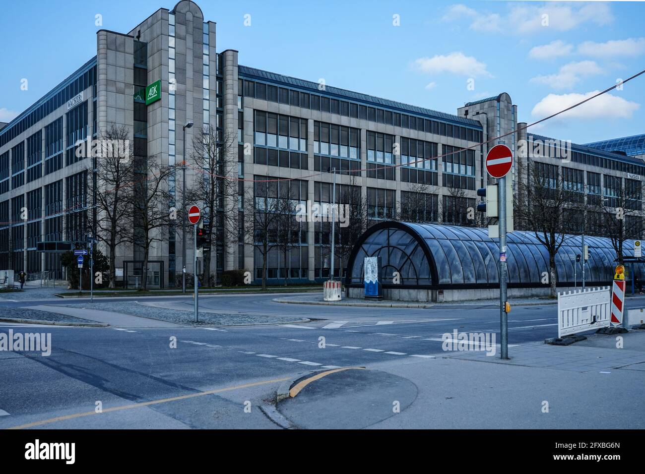 Bürogebäude der größten deutschen Krankenkasse, der AOK in München Neuperlach. Stockfoto