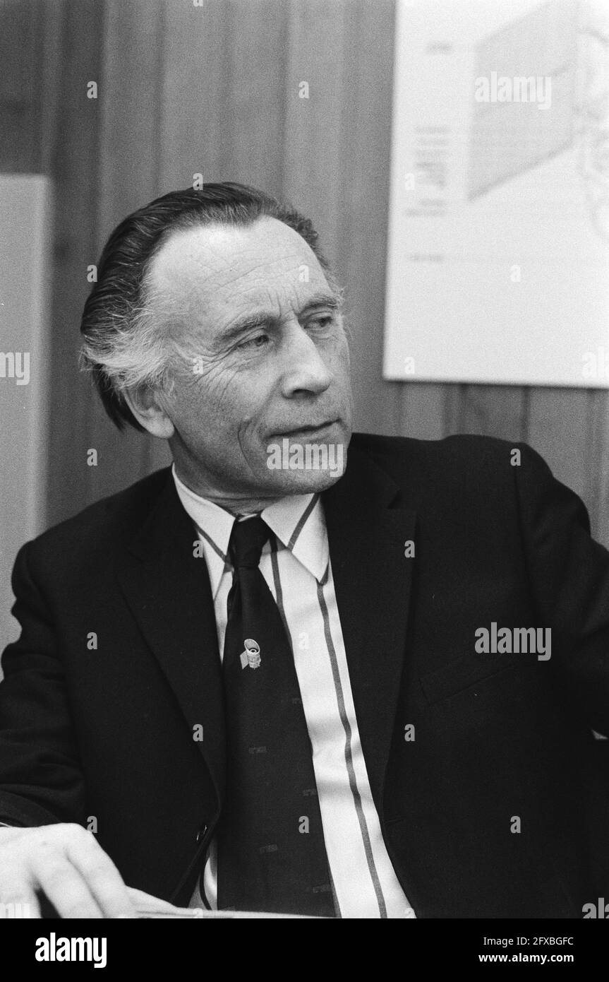 Ir. P.F.J. Linssen (Direktor des Niederländischen Instituts für Flugzeugentwicklung und Raumfahrt), 17. Januar 1983, Porträts, Raumfahrt, Niederlande, Presseagentur des 20. Jahrhunderts, Foto, Nachrichten zum erinnern, Dokumentarfilm, historische Fotografie 1945-1990, visuelle Geschichten, Menschliche Geschichte des zwanzigsten Jahrhunderts, Momente in der Zeit festzuhalten Stockfoto