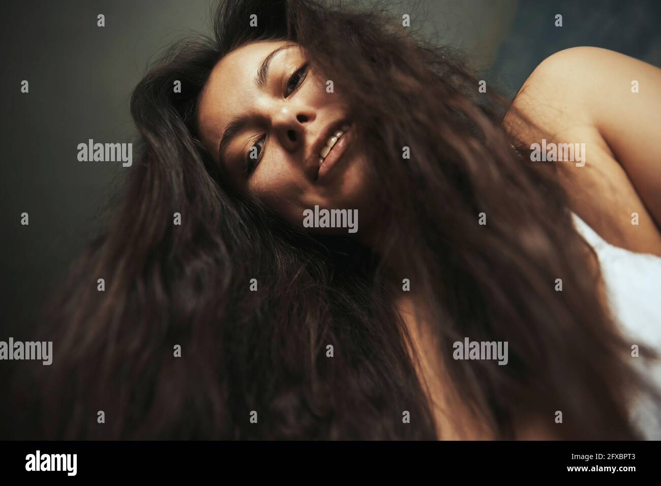 Frau mit langen Haaren Stockfoto