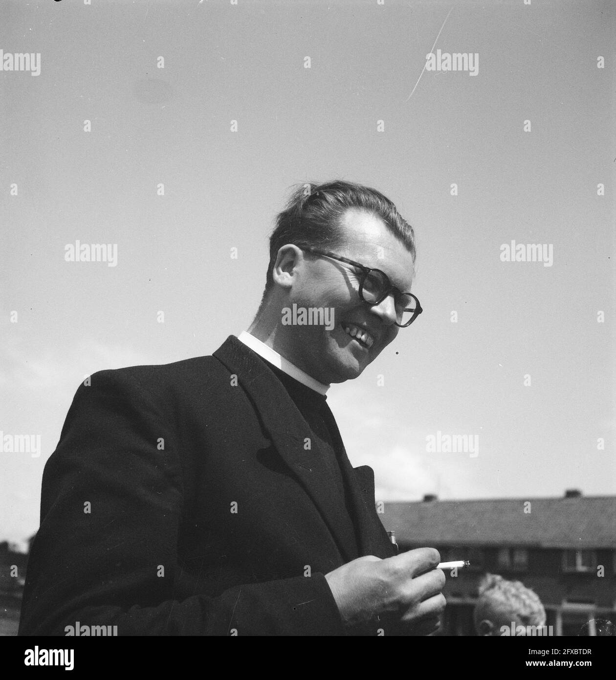 Boys' Town in Gouda. P. A. Besseling OFM, 21. Mai 1948, Bautätigkeiten, Geistlichkeit, Jugendpflege, Niederlande, Foto der Presseagentur des 20. Jahrhunderts, Nachrichten zu erinnern, Dokumentarfilm, historische Fotografie 1945-1990, visuelle Geschichten, Menschliche Geschichte des zwanzigsten Jahrhunderts, Momente in der Zeit festzuhalten Stockfoto