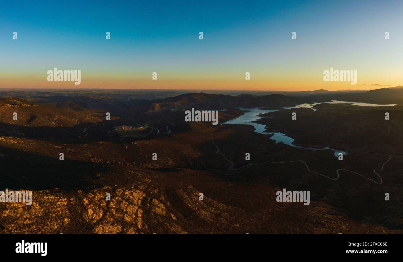 Malerische Aussicht auf den Berg bei Sonnenaufgang Stockfoto