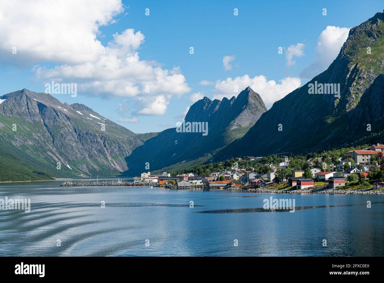 Norwegen, Troms Og Finnmark, Gryllefjord, Fischerdorf am Gryllefjorden auf der Insel Senja Stockfoto