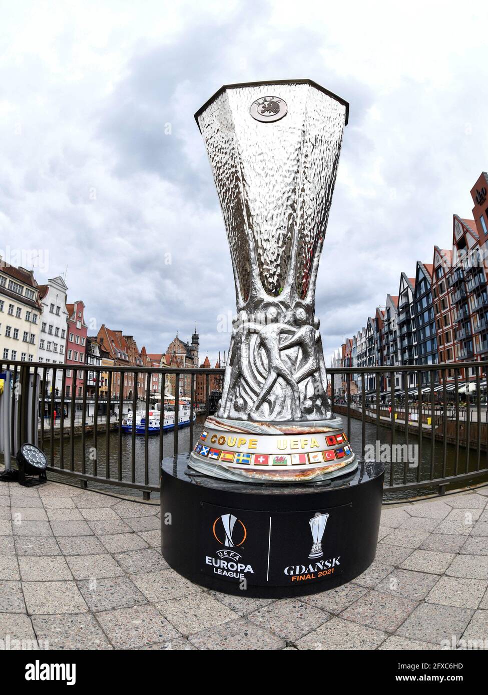 DANZIG, POLEN - 26. MAI: Fans von Villarreal CF während des UEFA Europa League Finales zwischen Villarreal CF und Manchester United im Stadion Energa Danzig am 26. Mai 2021 in Danzig, Polen (Foto: Pablo Morano/Orange Picches) Stockfoto