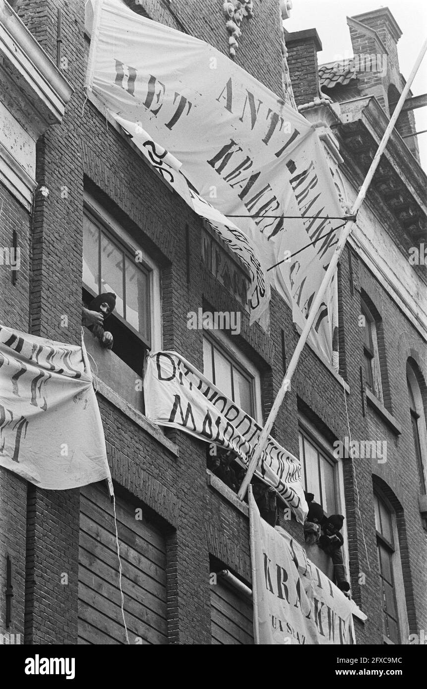 Tag der Hausbesetzer; Hausbesetzergruppen besetzen Gebäude in 23 niederländischen Städten; Hausbesetzer in Gebäuden in OZ Voorburgwal, 25. Februar 1978, KRAKERS, Occupation, Niederlande, Presseagentur des 20. Jahrhunderts, Foto, Nachrichten zum erinnern, Dokumentarfilm, historische Fotografie 1945-1990, visuelle Geschichten, Menschliche Geschichte des zwanzigsten Jahrhunderts, Momente in der Zeit festzuhalten Stockfoto