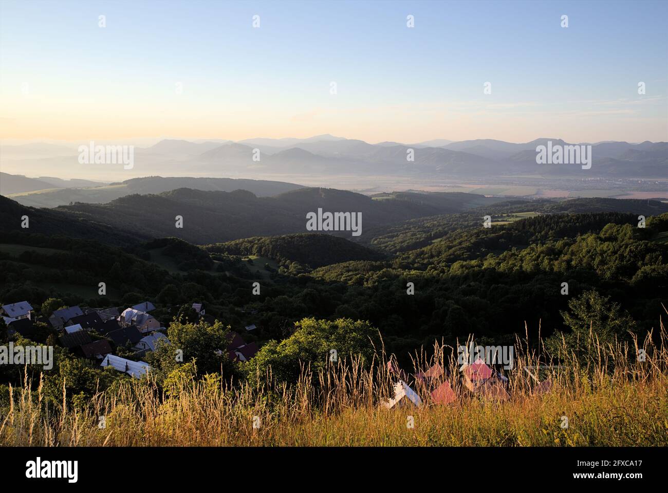 Vrsatec-Gebirge, Weiße Karpaten bei Sonnenaufgang, Slowakei Stockfoto