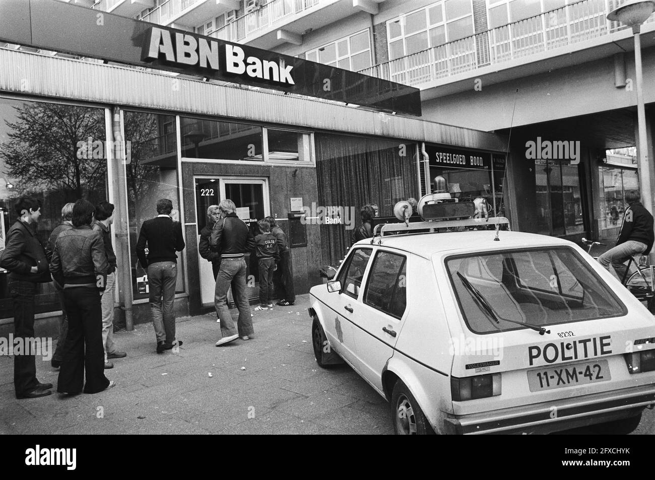 Überfall auf ABN-Niederlassung in Amsterdam, 24. April 1979, Banküberfälle, Polizei, Öffentlichkeit, Niederlande, Foto der Presseagentur des 20. Jahrhunderts, zu erinnerende Nachrichten, Dokumentarfilm, historische Fotografie 1945-1990, visuelle Geschichten, Menschliche Geschichte des zwanzigsten Jahrhunderts, Momente in der Zeit festzuhalten Stockfoto