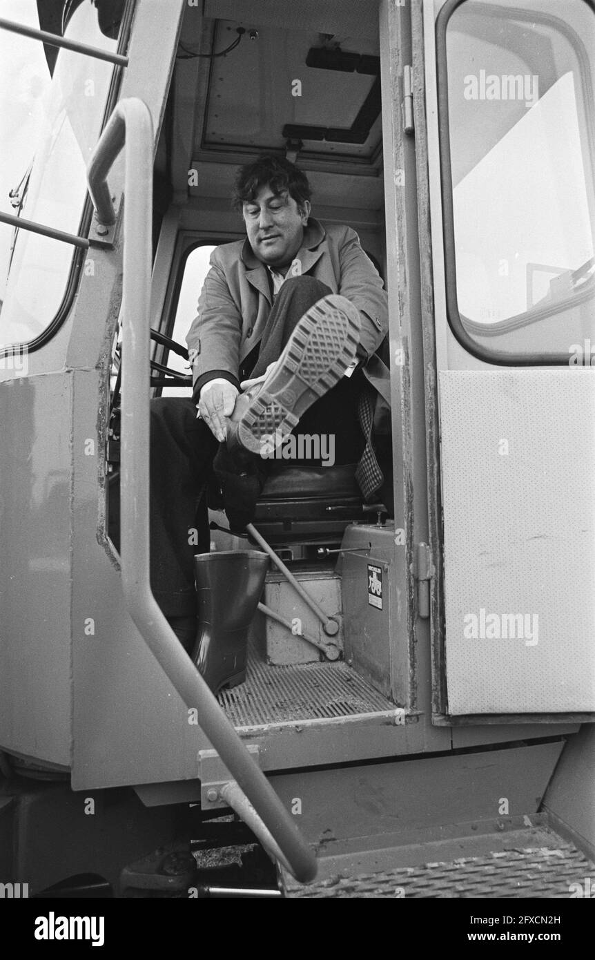 Pfähle und Pik-Tag mit verschiedenen hochwertigen Peltern Pfähle für groß angelegte Wohnprojekt von 10,000 Häusern, 13. November 1980, Pfähle, Niederlande, 20. Jahrhundert Presseagentur Foto, Nachrichten zu erinnern, Dokumentarfilm, historische Fotografie 1945-1990, visuelle Geschichten, Menschliche Geschichte des zwanzigsten Jahrhunderts, Momente in der Zeit festzuhalten Stockfoto