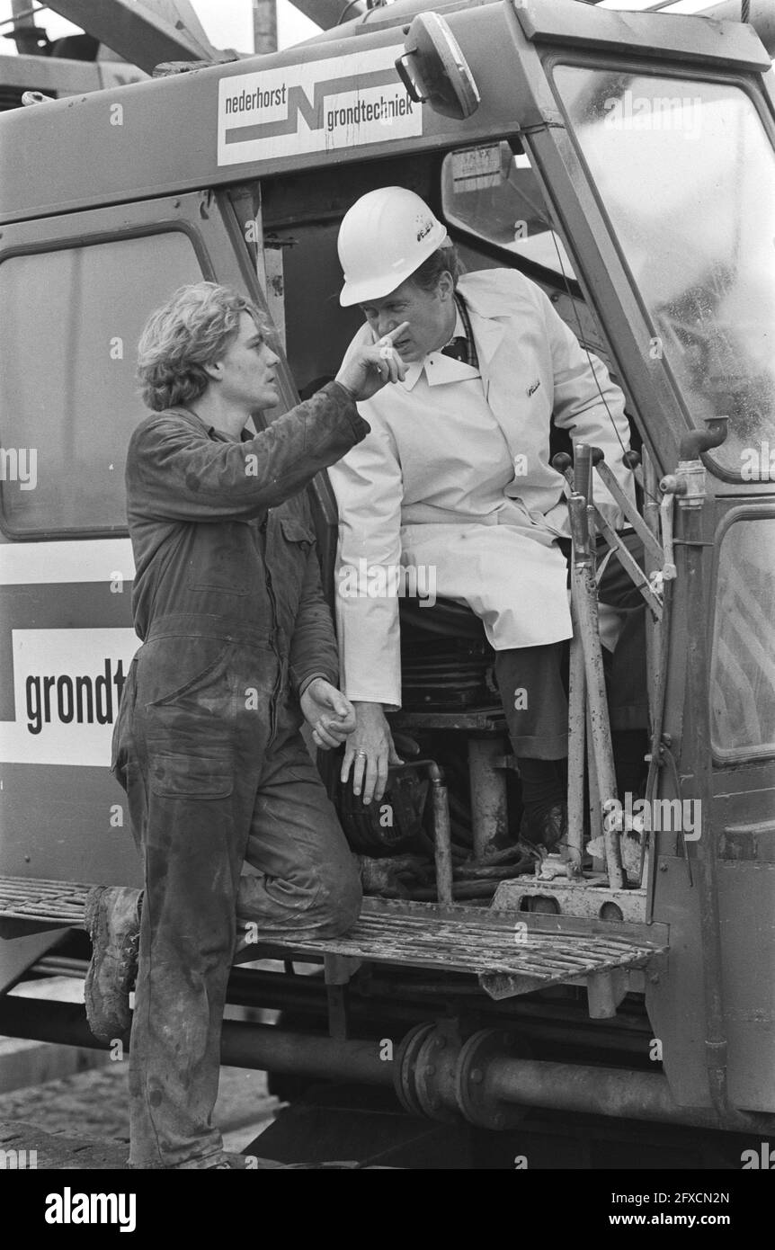 Pfähle und Pik-Tag, an dem verschiedene hochwertige Pelter für ein großes Wohnprojekt von 10,000 Häusern stapeln, 13. November 1980, Pfähle, Niederlande, 20. Jahrhundert Presseagentur Foto, Nachrichten zu erinnern, Dokumentarfilm, historische Fotografie 1945-1990, visuelle Geschichten, Menschliche Geschichte des zwanzigsten Jahrhunderts, Momente in der Zeit festzuhalten Stockfoto