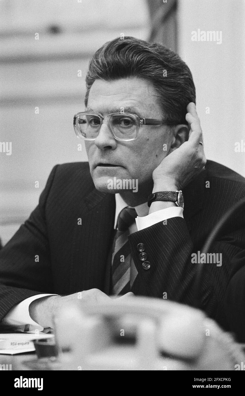 Parlamentarischer Untersuchungsausschuss des RSV hält Pressekonferenz im Repräsentantenhaus zum Abschlussbericht des Vorsitzenden Van Dijk (close), 10. Dezember 1984, Pressekonferenzen, 20. Jahrhundert Presseagentur Foto, Nachrichten zu erinnern, Dokumentarfilm, historische Fotografie 1945-1990, visuelle Geschichten, Menschliche Geschichte des zwanzigsten Jahrhunderts, Momente in der Zeit festzuhalten Stockfoto