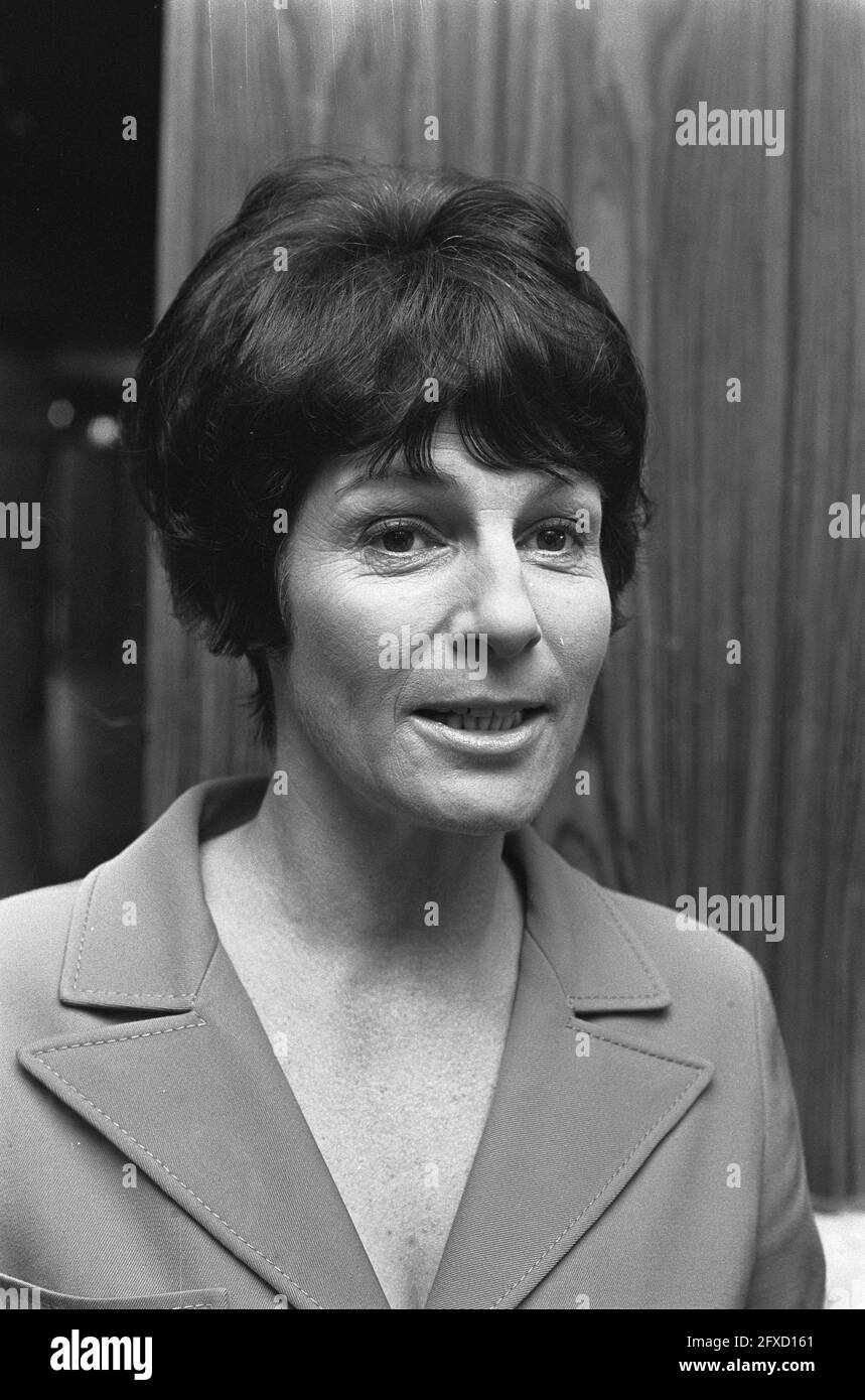 AVRO-Pressekonferenz im Kongresszentrum Utrecht; nr. 1 Siebe van de Zee, (Kopf), nr. 13 Mies Bouwman (Leiterin), 4. September 1974, CONGRESCENTRA, Pressekonferenzen, Niederlande, Presseagentur des 20. Jahrhunderts, Foto, Nachrichten zum erinnern, Dokumentarfilm, historische Fotografie 1945-1990, visuelle Geschichten, Menschliche Geschichte des zwanzigsten Jahrhunderts, Momente in der Zeit festzuhalten Stockfoto