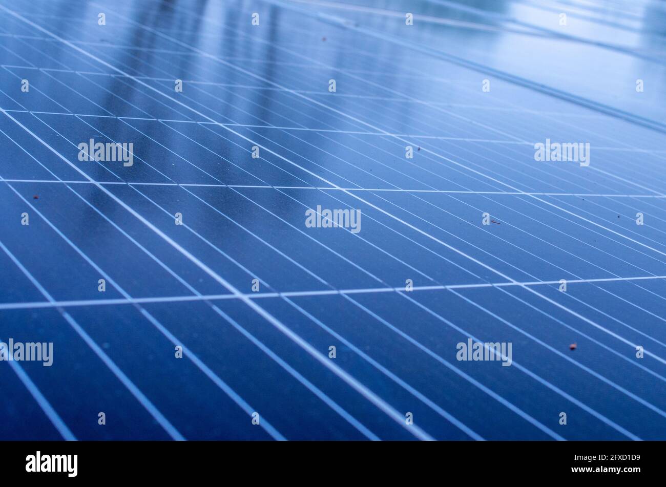 Solarstromerzeugung durch Sonnenkollektoren als Texture oder Hintergrund Stockfoto