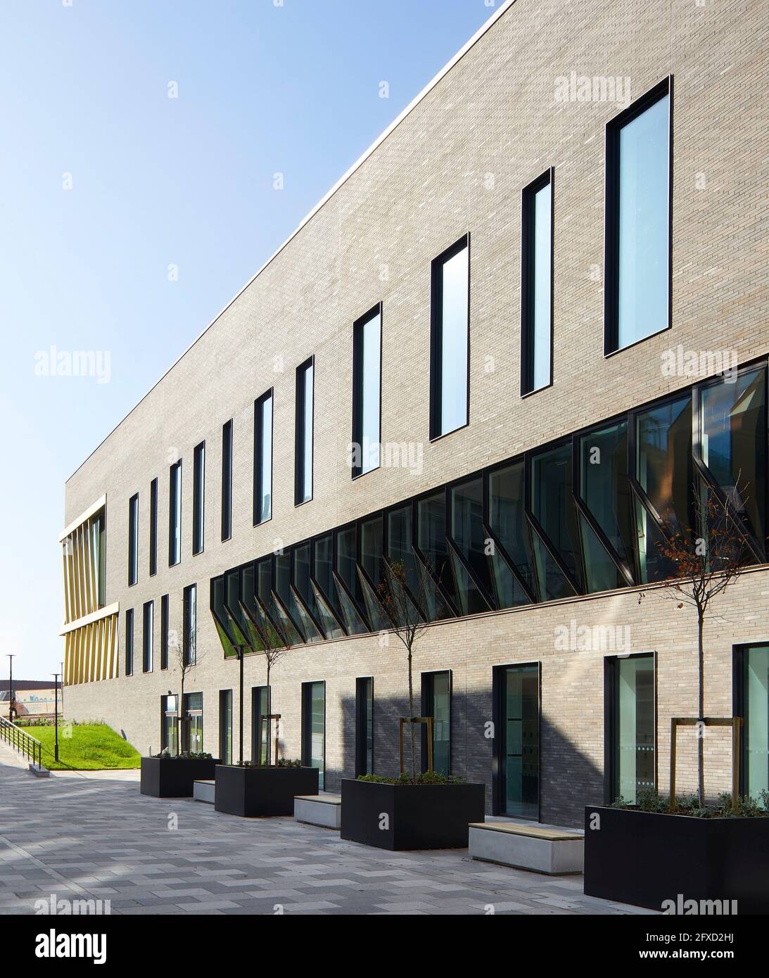 fassadenperspektive. University of Birmingham, Collaborative Teaching Laboratory, Birmingham, Großbritannien. Architekt: Sheppard Robson, 2018. Stockfoto