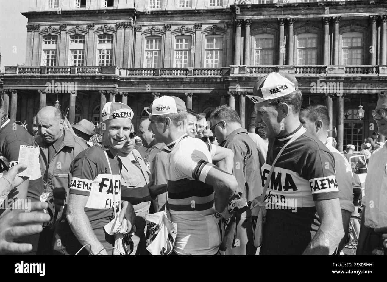 Piet van Est, Rik van Looy und Huub Zilverberg, Tour de France 1962, Niederlande, Presseagentur des 20. Jahrhunderts, News to remember, Dokumentarfilm, historische Fotografie 1945-1990, visuelle Geschichten, Menschliche Geschichte des zwanzigsten Jahrhunderts, Momente in der Zeit festzuhalten Stockfoto