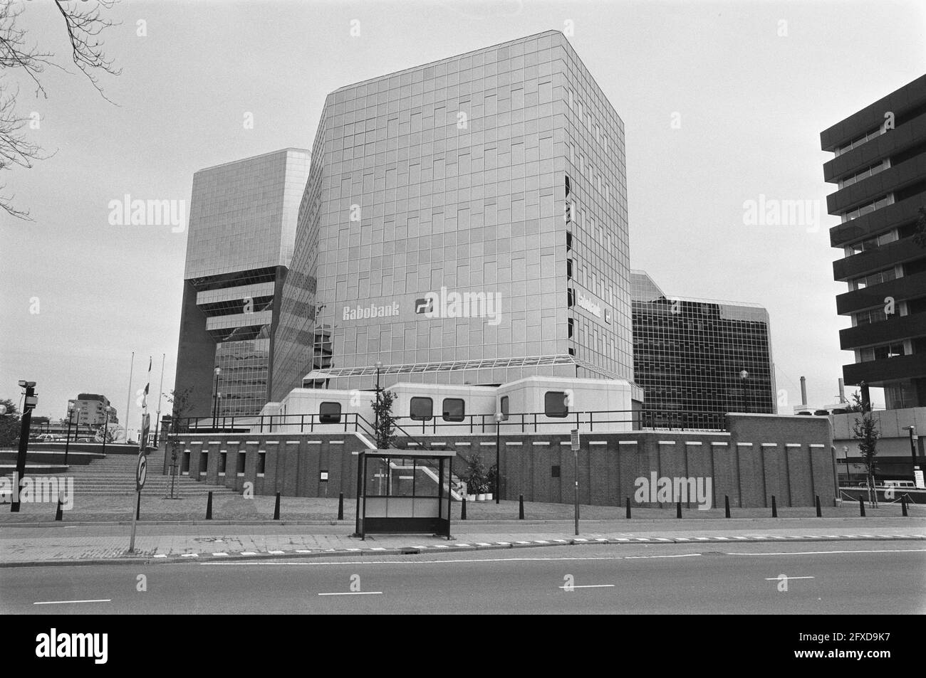 Prinz Claus eröffnet neue Rabobank-Zentrale in Utrecht; Außenansicht der neuen Rabobank-Zentrale, 12. September 1984, Eröffnungen, Niederlande, Foto der Presseagentur des 20. Jahrhunderts, zu erinnerende Nachrichten, Dokumentation, historische Fotografie 1945-1990, visuelle Geschichten, Menschliche Geschichte des zwanzigsten Jahrhunderts, Momente in der Zeit festzuhalten Stockfoto Prinz Claus eröffnet neue Rabobank-Zentrale in Utrecht; Außenansicht der neuen Rabobank-Zentrale, 12. September 1984, Eröffnungen, Niederlande, Foto der Presseagentur des 20. Jahrhunderts, zu erinnerende Nachrichten, Dokumentation, historische Fotografie 1945-1990, visuelle Geschichten, Menschliche Geschichte des zwanzigsten Jahrhunderts, Momente in der Zeit festzuhalten Stockfoto