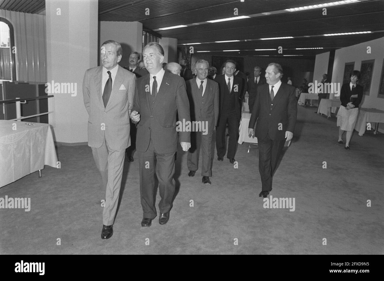 Prinz Claus eröffnet neue Rabobank-Zentrale in Utrecht, 12. September 1984, Eröffnungen, Niederlande, 20. Jahrhundert Presseagentur Foto, Nachrichten zu erinnern, Dokumentarfilm, historische Fotografie 1945-1990, visuelle Geschichten, Menschliche Geschichte des zwanzigsten Jahrhunderts, Momente in der Zeit festzuhalten Stockfoto Prinz Claus eröffnet neue Rabobank-Zentrale in Utrecht, 12. September 1984, Eröffnungen, Niederlande, 20. Jahrhundert Presseagentur Foto, Nachrichten zu erinnern, Dokumentarfilm, historische Fotografie 1945-1990, visuelle Geschichten, Menschliche Geschichte des zwanzigsten Jahrhunderts, Momente in der Zeit festzuhalten Stockfoto