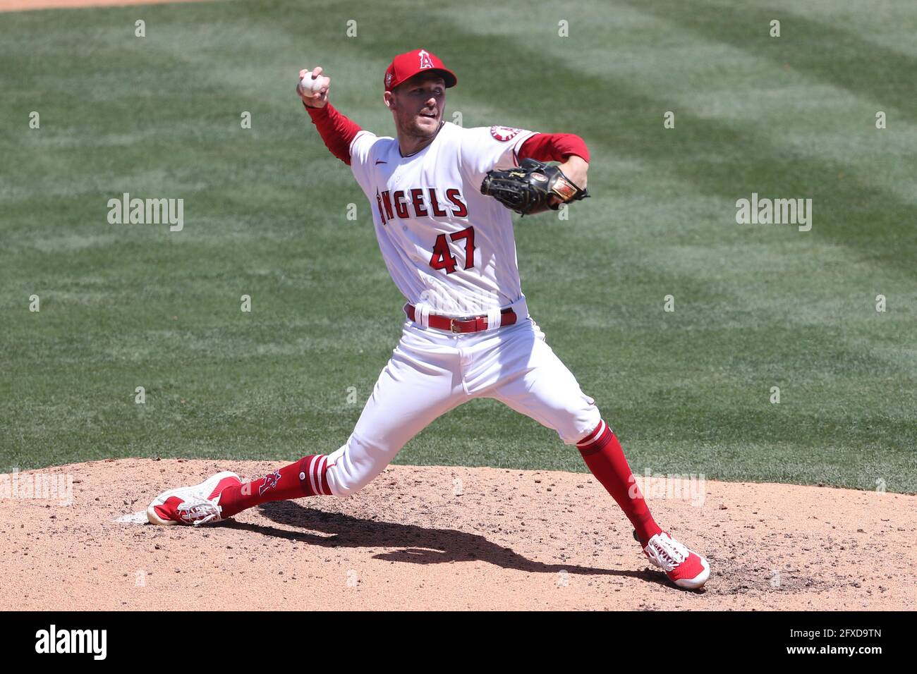 26. Mai 2021: Los Angeles Angels Starting Pitcher Griffin Canning (47) Pitches in Relief for the Angels während des Spiels zwischen den Texas Rangers und den Los Angeles Angels of Anaheim im Angel Stadium in Anaheim, CA, (Foto: Peter Joneleit, Cal Sport Media) Stockfoto