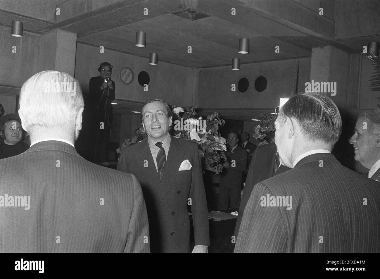 Prinz Claus eröffnet neuen Hauptsitz Centraal Beheer in Apeldoorn, Niederlande, 1. November 1972, Hauptquartier, Eröffnungen, Prinzen, Niederlande, Foto der Presseagentur des 20. Jahrhunderts, zu erinnerende Nachrichten, Dokumentarfilm, historische Fotografie 1945-1990, visuelle Geschichten, Menschliche Geschichte des zwanzigsten Jahrhunderts, Momente in der Zeit festzuhalten Stockfoto