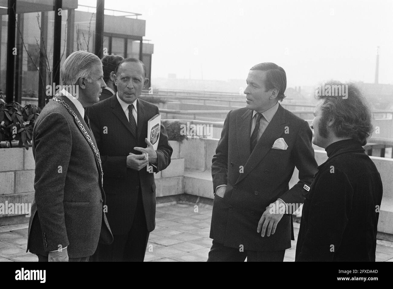 Prinz Claus eröffnet neuen Hauptsitz Centraal Beheer in Apeldoorn, 1. November 1972, Hauptniederlassungen, Eröffnungen, Prinzen, Niederlande, Presseagentur des 20. Jahrhunderts, Foto, Nachrichten zu erinnern, Dokumentarfilm, historische Fotografie 1945-1990, visuelle Geschichten, Menschliche Geschichte des zwanzigsten Jahrhunderts, Momente in der Zeit festzuhalten Stockfoto