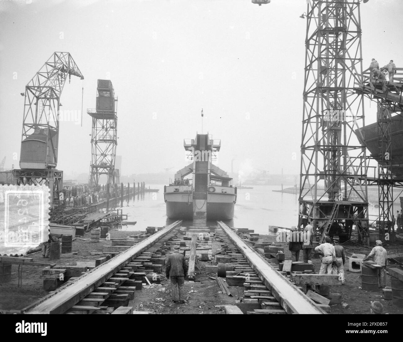 Smit Kinderdijk Stapellauf des Rumpfes von Brasilien, 12. Januar 1954, Stapellauf, Niederlande, Foto der Presseagentur des 20. Jahrhunderts, News to remember, Dokumentarfilm, historische Fotografie 1945-1990, visuelle Geschichten, Menschliche Geschichte des zwanzigsten Jahrhunderts, Momente in der Zeit festzuhalten Stockfoto