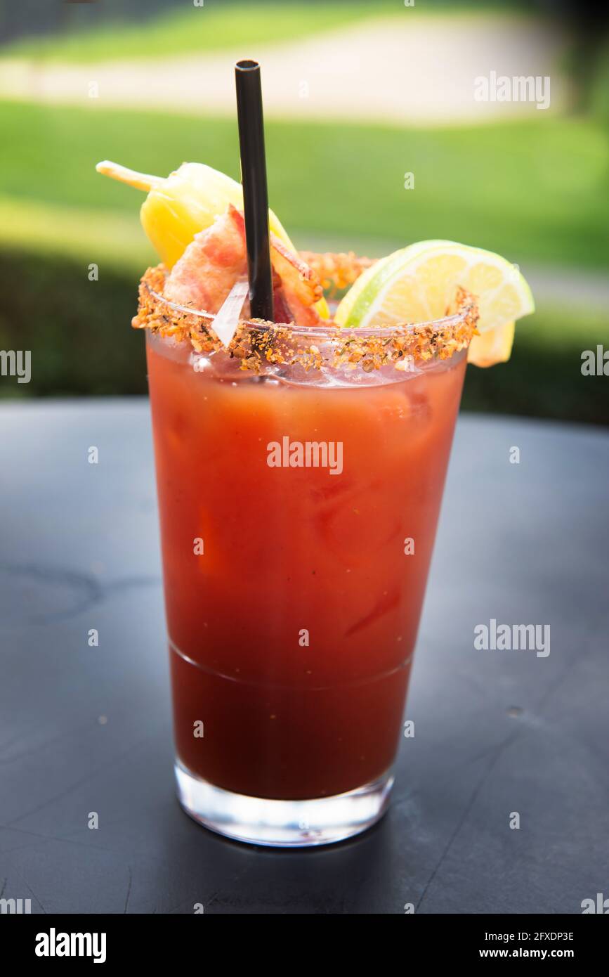 Ein kanadischer Caesar-Cocktail, ähnlich einer Bloody Mary. Stockfoto