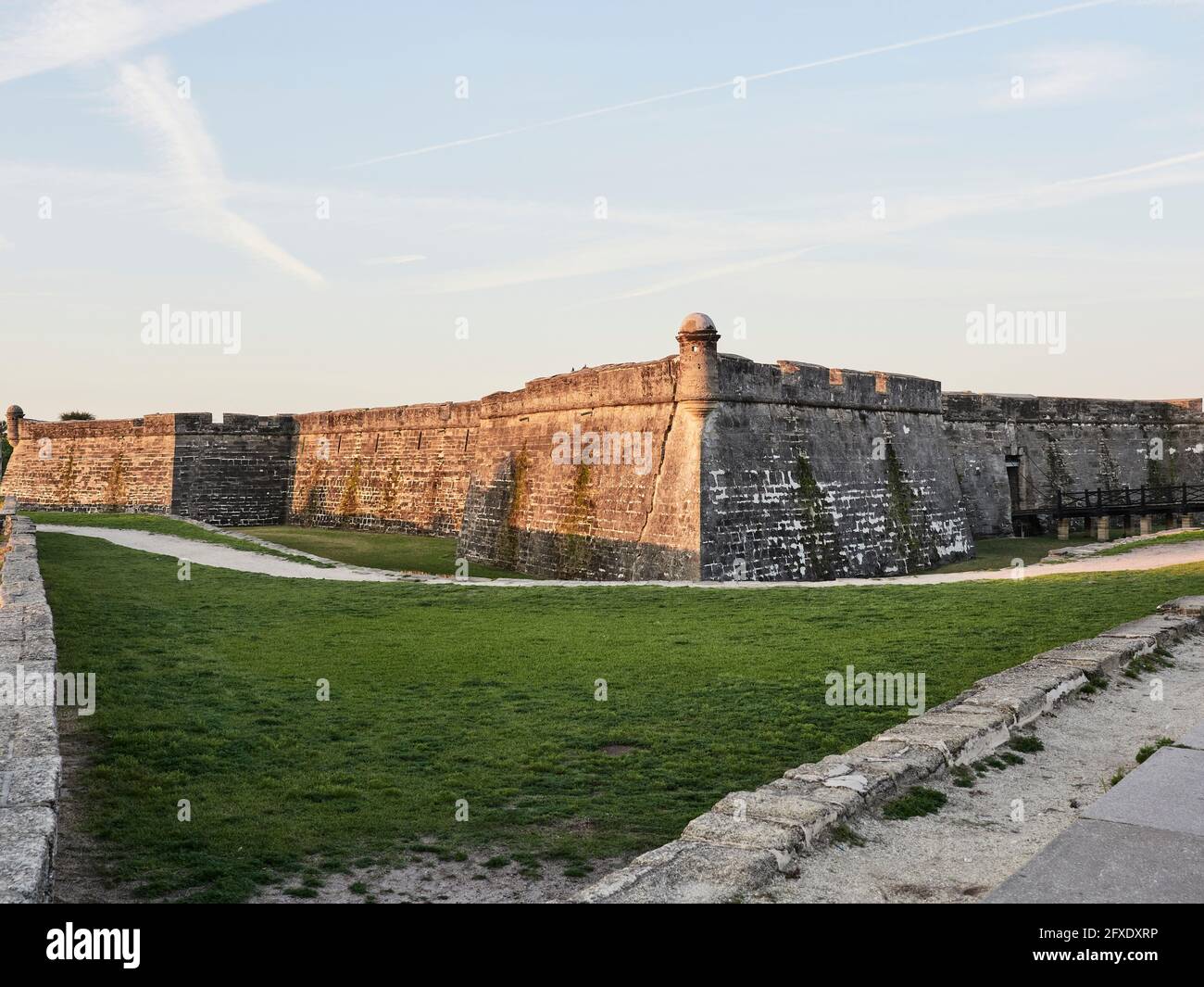 Das Castillo de San Marcos (Spanisch für „St. Mark's Castle') eine spanische Festung aus dem 16. Jahrhundert, die die Mantanzas Bay in St. Augustine, Florida, USA, bewacht. Stockfoto