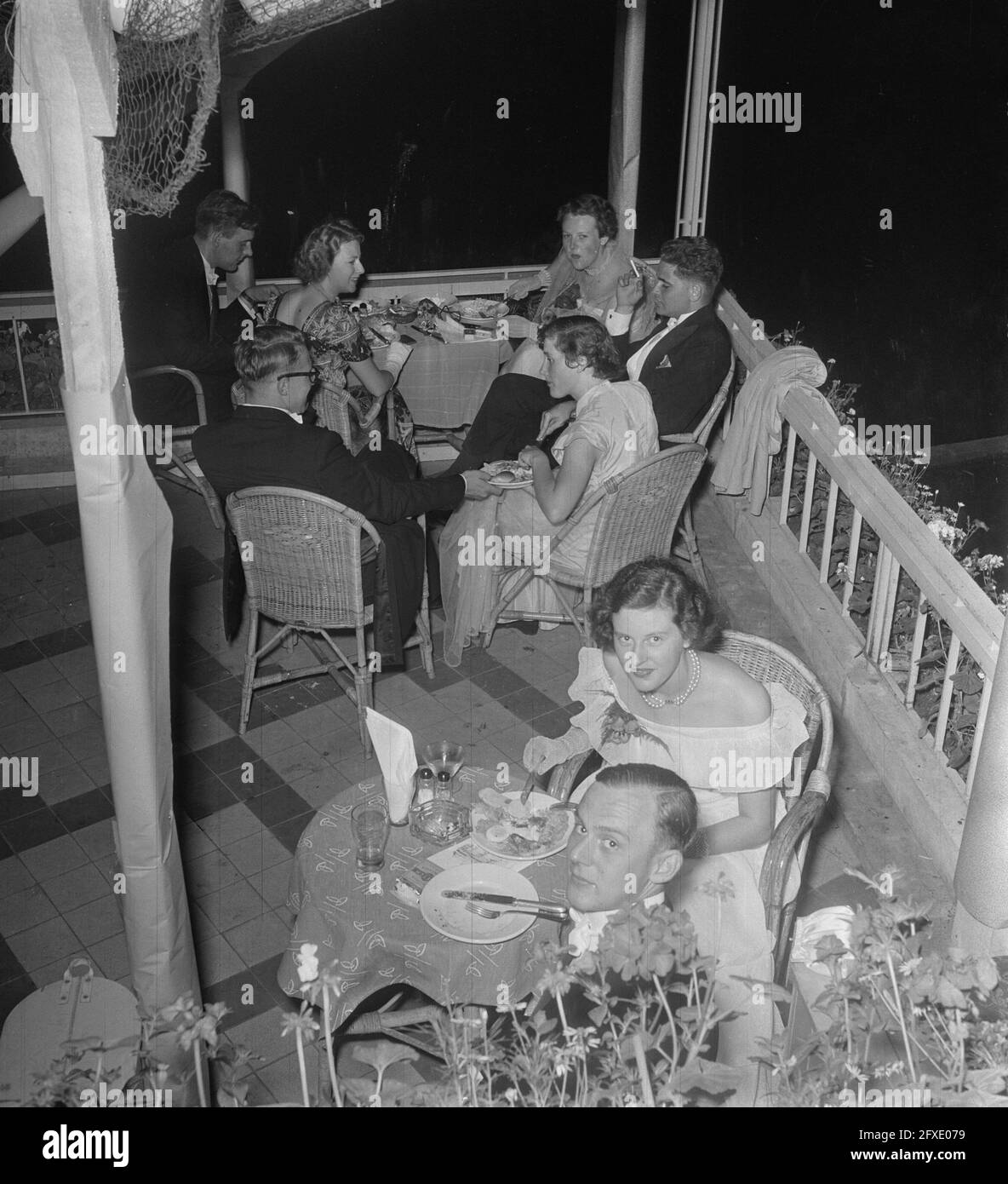 Studentenball in Lido Amsterdam, 1. Juli 1952, Studentenball, Niederlande, 20. Jahrhundert Presseagentur Foto, Nachrichten zu erinnern, Dokumentarfilm, historische Fotografie 1945-1990, visuelle Geschichten, Menschliche Geschichte des zwanzigsten Jahrhunderts, Momente in der Zeit festzuhalten Stockfoto