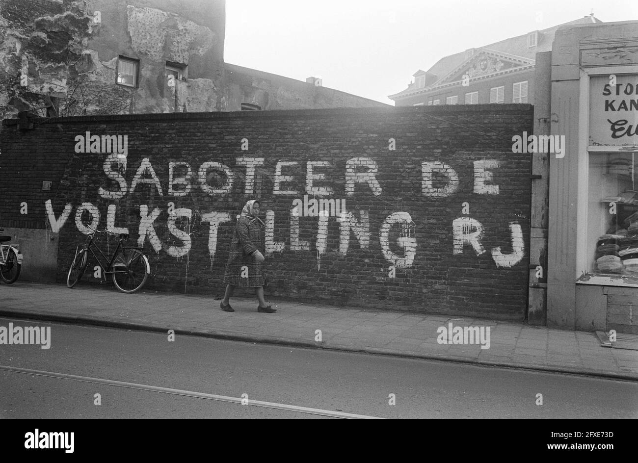 Text an der Wand in der Jodenbreestraat gegen die Volkszählung, Amsterdam, 8. Februar 1971, Niederlande, 20. Jahrhundert Presseagentur Foto, Nachrichten zu erinnern, Dokumentarfilm, historische Fotografie 1945-1990, visuelle Geschichten, Menschliche Geschichte des zwanzigsten Jahrhunderts, Momente in der Zeit festzuhalten Stockfoto