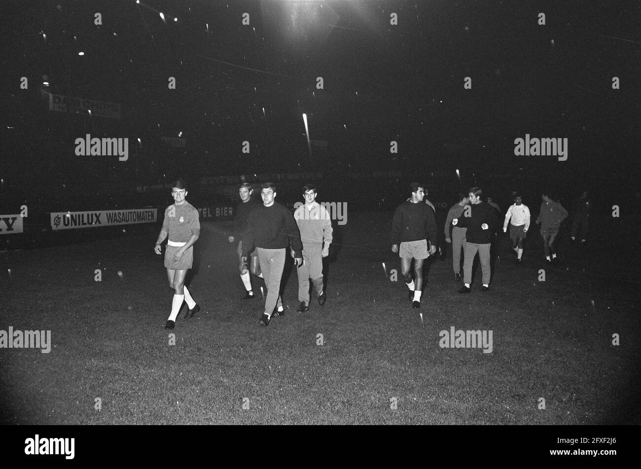 Training Real Madrid im Olympiastadion, 18. September 1967, Sport, Fußball, Niederlande, Presseagentur des 20. Jahrhunderts, Foto, Nachrichten zum erinnern, Dokumentarfilm, historische Fotografie 1945-1990, visuelle Geschichten, Menschliche Geschichte des zwanzigsten Jahrhunderts, Momente in der Zeit festzuhalten Stockfoto