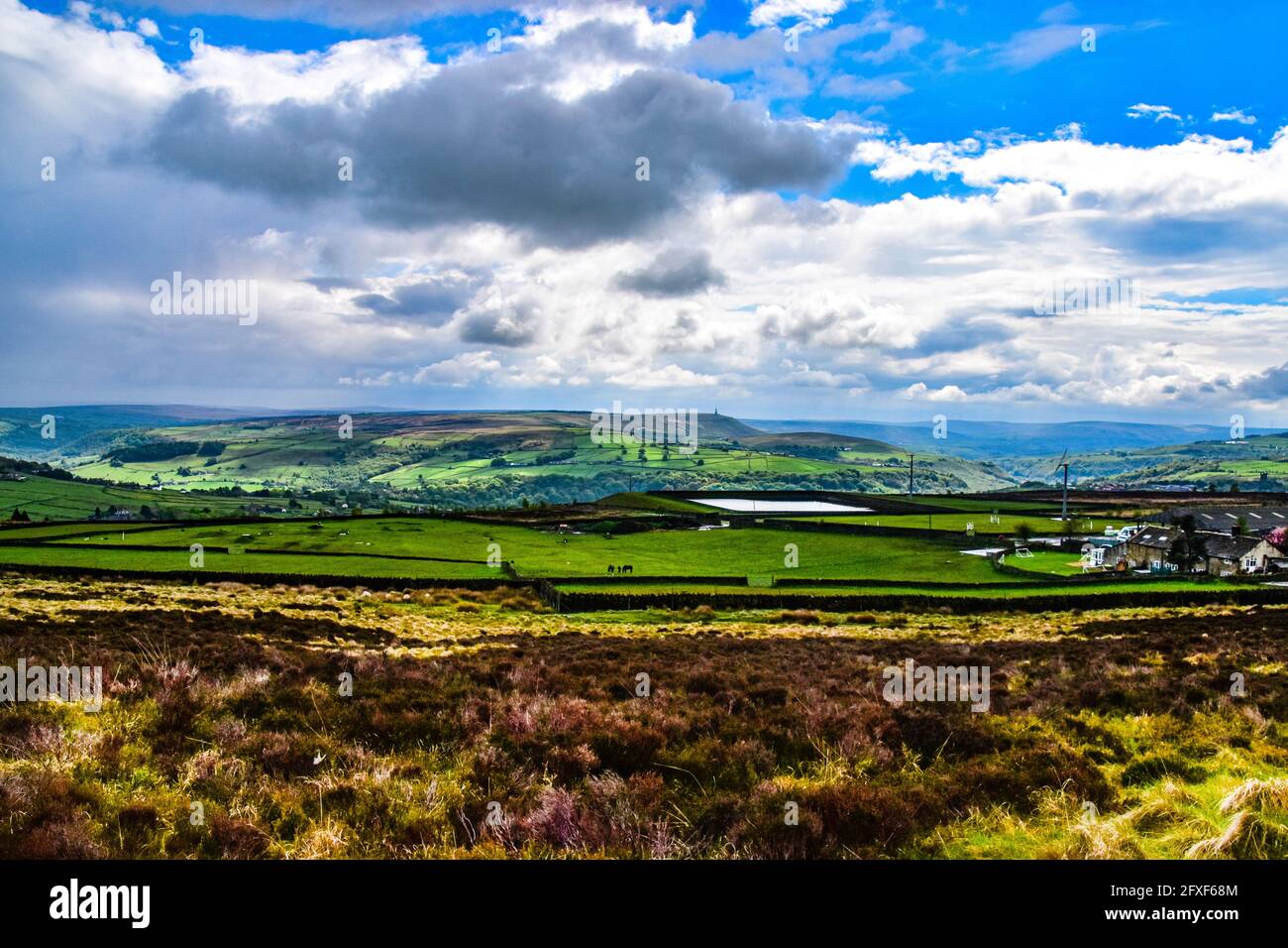 Hebden Bridge und das Calder Valley von Midgley Moor, Calderdale, West Yorkshire Stockfoto