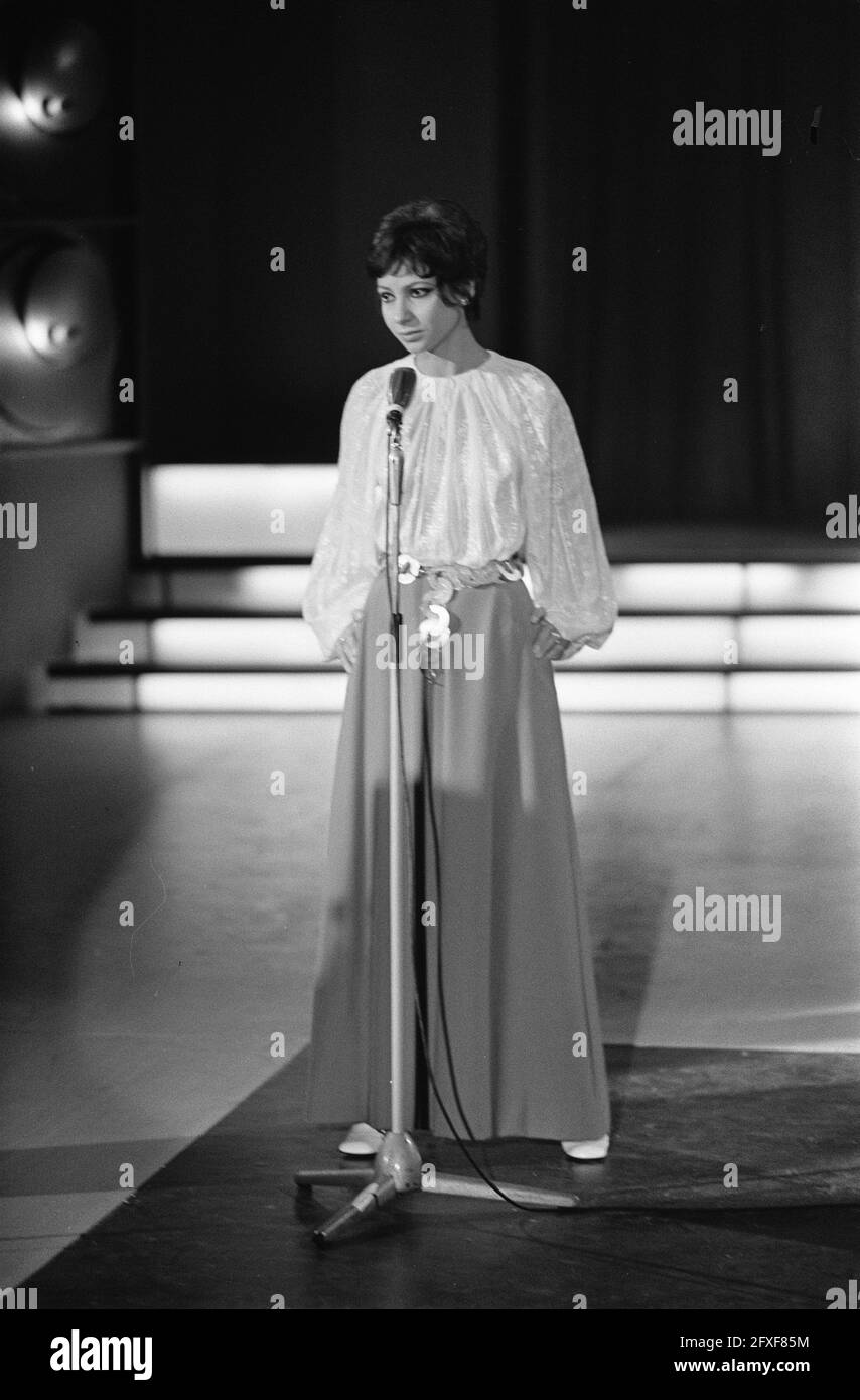 TV-Programm einer der acht von Mies Bouwman . Esther Ofarim singt, 22. November 1969, programmas, Niederlande, 20. Jahrhundert Presseagentur Foto, Nachrichten zu erinnern, Dokumentarfilm, historische Fotografie 1945-1990, visuelle Geschichten, Menschliche Geschichte des zwanzigsten Jahrhunderts, Momente in der Zeit festzuhalten Stockfoto