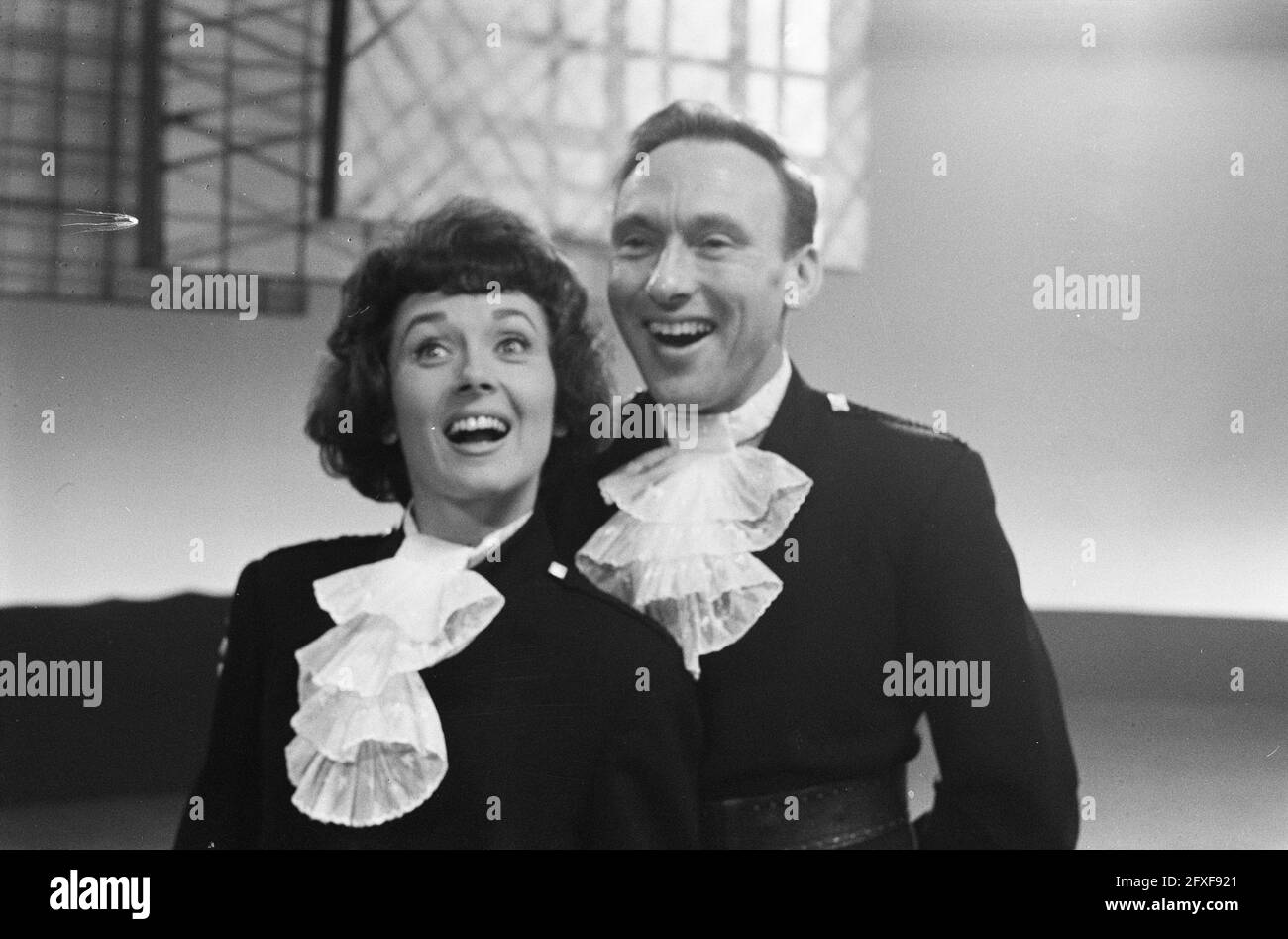 TV Music Hall in Treslong, Pearl Carr und Teddy Johnson, 12. Dezember 1962, TV-Programme, Niederlande, 20. Jahrhundert Presseagentur Foto, Nachrichten zu erinnern, Dokumentarfilm, historische Fotografie 1945-1990, visuelle Geschichten, Menschliche Geschichte des zwanzigsten Jahrhunderts, Momente in der Zeit festzuhalten Stockfoto