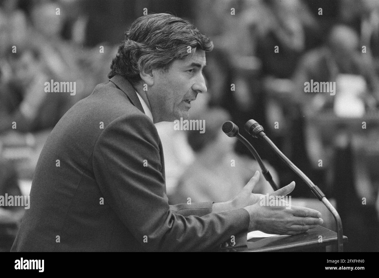 Unterhaus nach Sommerpause wieder einberufen; Premierminister Lubbers während der Fragestunde (Aussprache mit Den Uyl ), 28. August 1984, Debatten, 20. Jahrhundert Presseagentur Foto, Nachrichten zu erinnern, Dokumentarfilm, historische Fotografie 1945-1990, visuelle Geschichten, Menschliche Geschichte des zwanzigsten Jahrhunderts, Momente in der Zeit festzuhalten Stockfoto