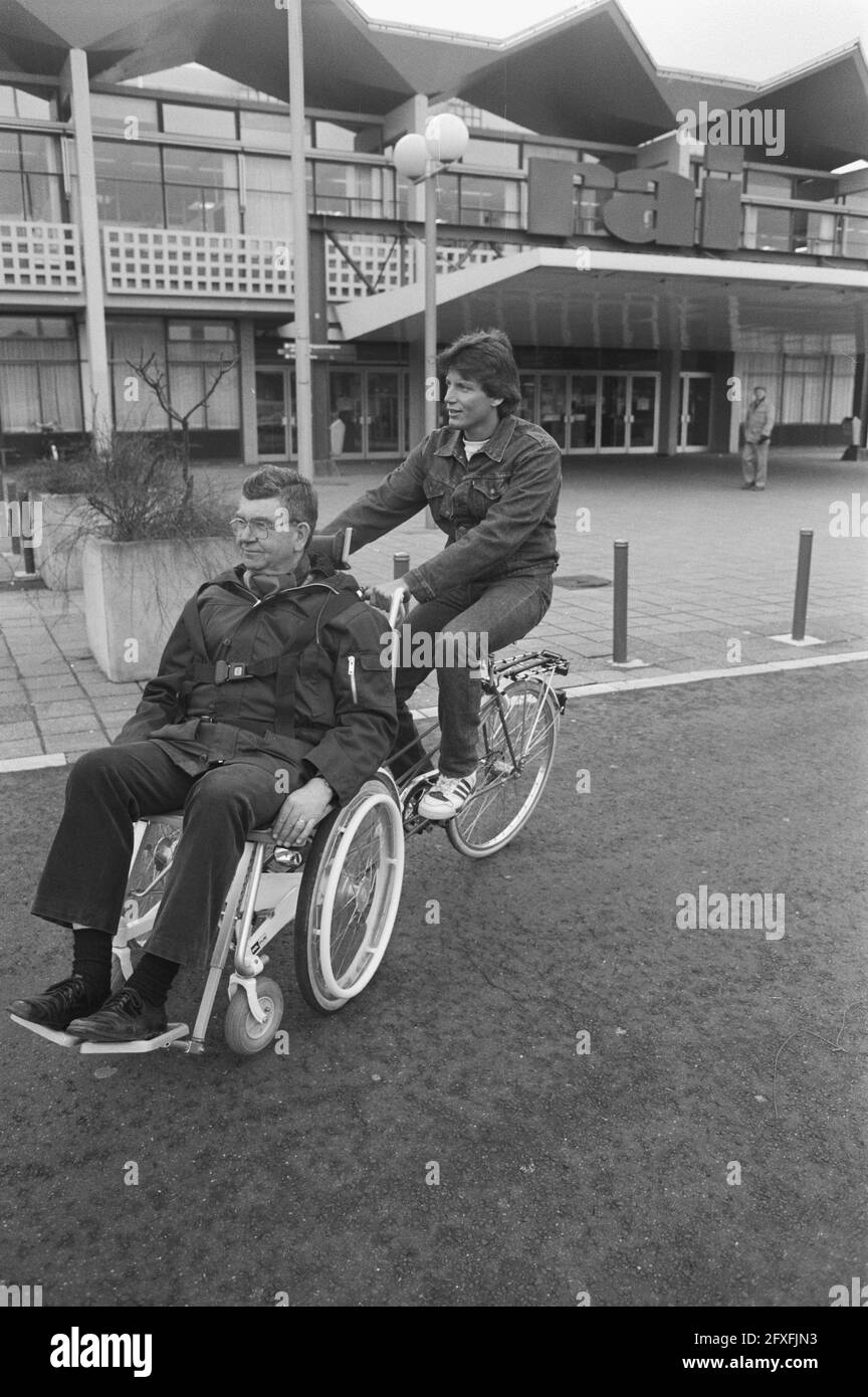 Tweewieler RAI, Fahrradrollstuhl, eine der Neuheiten, 18. Februar 1988, Ausstellungen, Niederlande, 20. Jahrhundert Presseagentur Foto, Nachrichten zu erinnern, Dokumentarfilm, historische Fotografie 1945-1990, visuelle Geschichten, Menschliche Geschichte des zwanzigsten Jahrhunderts, Momente in der Zeit festzuhalten Stockfoto