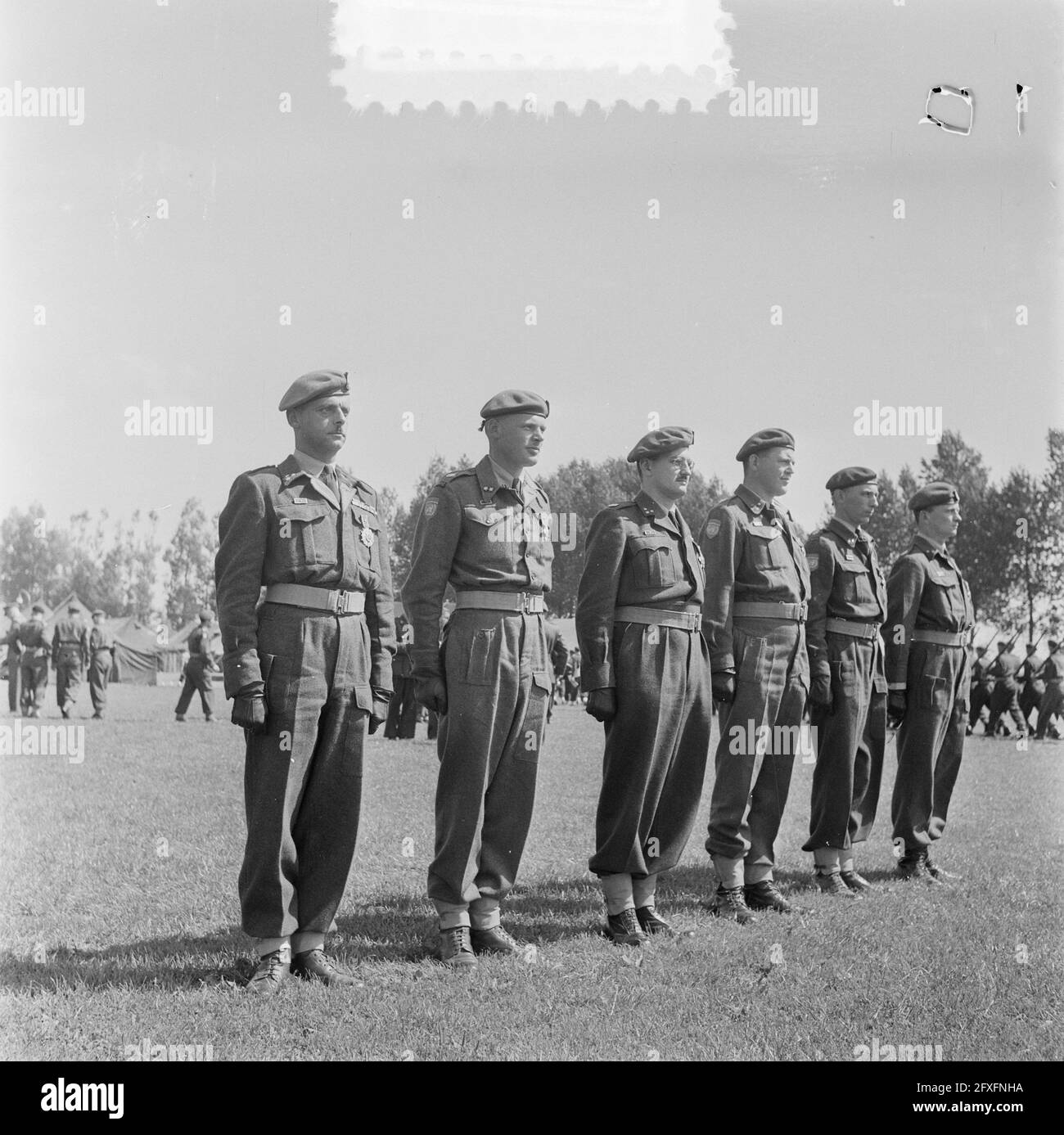 Verleihung der koreanischen Auszeichnung Roosendaal the Six Officers, 12. August 1952, OFFIZIERE, Auszeichnungen, Auszeichnungen, Niederlande, Presseagentur des 20. Jahrhunderts, Foto, Nachrichten zum erinnern, Dokumentarfilm, historische Fotografie 1945-1990, visuelle Geschichten, Menschliche Geschichte des zwanzigsten Jahrhunderts, Momente in der Zeit festzuhalten Stockfoto