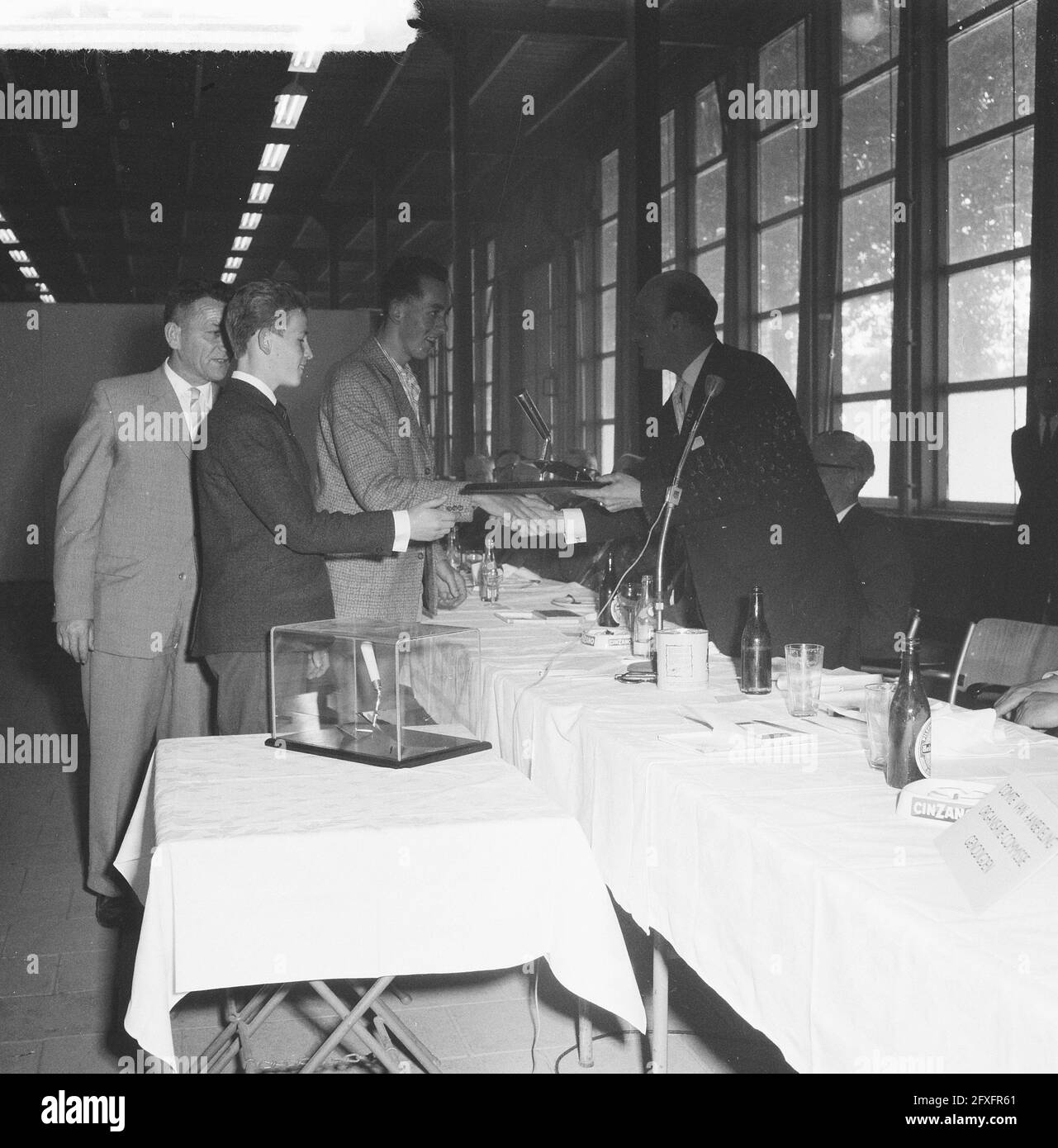 Verleihung von Preisen für Mauerwerk-Wettbewerbe, 5. Juli 1961, Niederlande, Foto der Presseagentur des 20. Jahrhunderts, News to Remember, Dokumentarfilm, historische Fotografie 1945-1990, visuelle Geschichten, Menschliche Geschichte des zwanzigsten Jahrhunderts, Momente in der Zeit festzuhalten Stockfoto