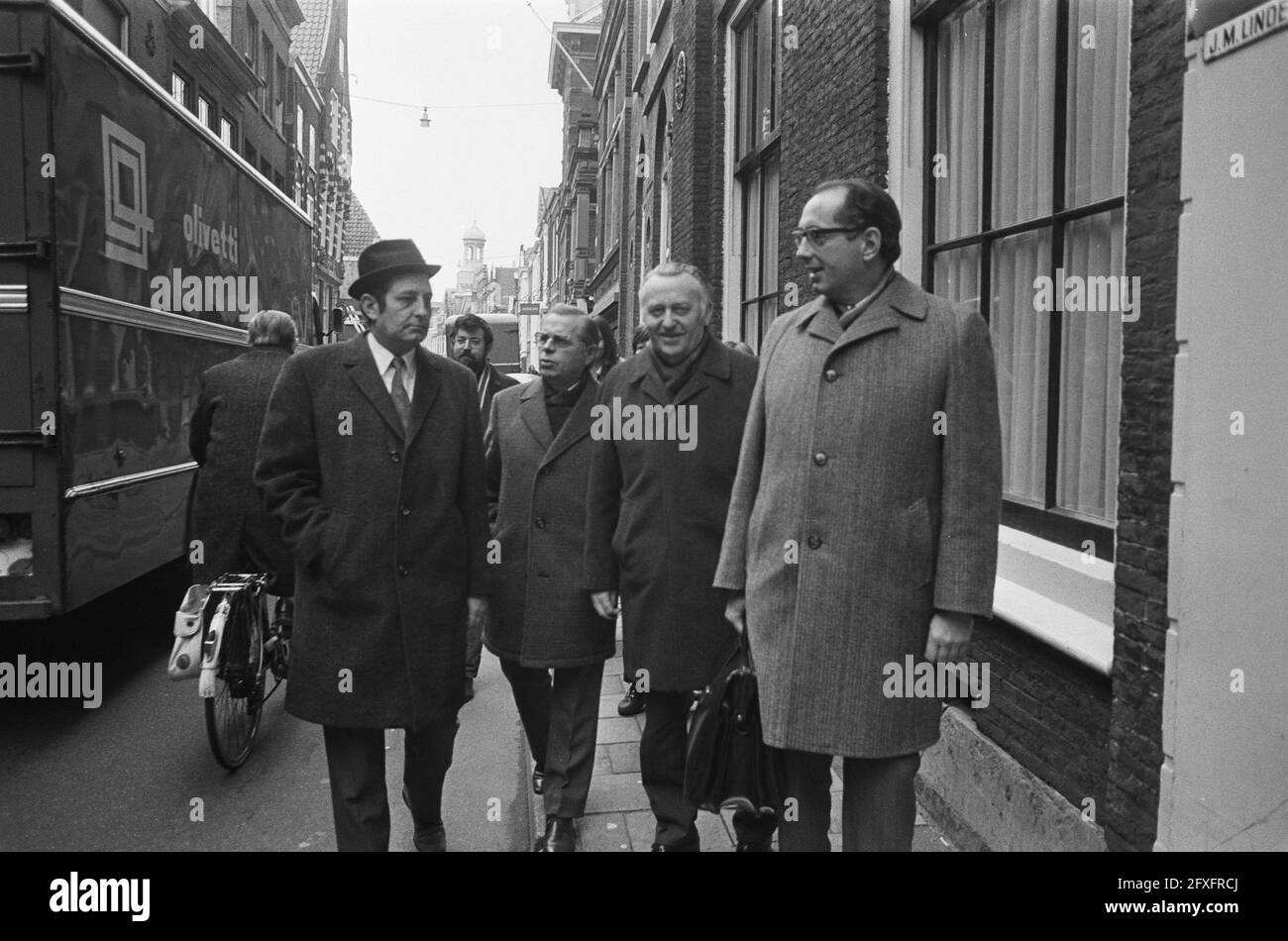 Urteil in einem Sammelverfahren vor dem Gericht erster Instanz in Haarlem, Brüssel und Groeneveld verlassene Gebäude, 5. März 1973, URTEILE, Gerichtsgebäude, Urteile, Niederlande, Foto der Presseagentur des 20. Jahrhunderts, Nachrichten zur Erinnerung, Dokumentarfilm, historische Fotografie 1945-1990, visuelle Geschichten, Menschliche Geschichte des zwanzigsten Jahrhunderts, Momente in der Zeit festzuhalten Stockfoto