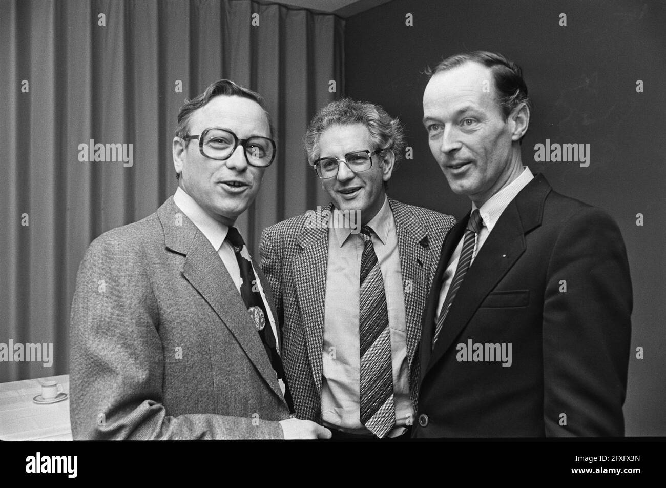 Von links nach rechts: KVP-Vorsitzender van Zeil, CHU-Listenführer Leijenhorst und CHU-Vorsitzender van Leeuwen, 8. Dezember 1979, Konferenzen, politische Parteien, präsidenten, Niederlande, Presseagentur des 20. Jahrhunderts, Foto, Nachrichten zum erinnern, Dokumentarfilm, historische Fotografie 1945-1990, visuelle Geschichten, Menschliche Geschichte des zwanzigsten Jahrhunderts, Momente in der Zeit festzuhalten Stockfoto