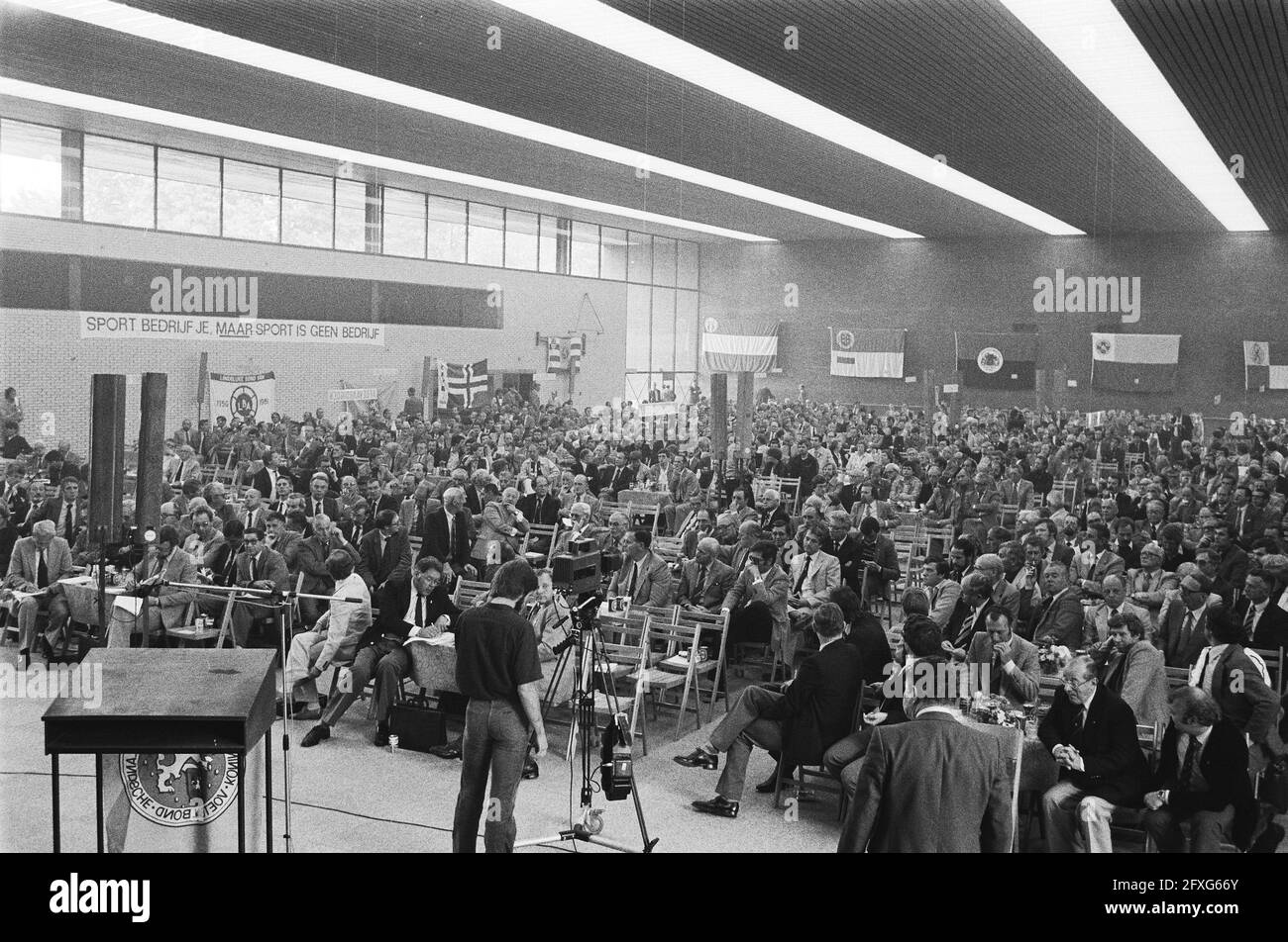 Amateurfußball treffen unter dem Motto Sport, Regierung und Politik im KNVB Sportzentrum in Zeist; Überblick über den Raum, 20. Juni 1981, AMETHER, Treffen, Sport, Fußball, Spielstätten, Niederlande, Foto der Presseagentur des 20. Jahrhunderts, zu erinnerende Nachrichten, Dokumentarfilm, historische Fotografie 1945-1990, visuelle Geschichten, Menschliche Geschichte des zwanzigsten Jahrhunderts, Momente in der Zeit festzuhalten Stockfoto