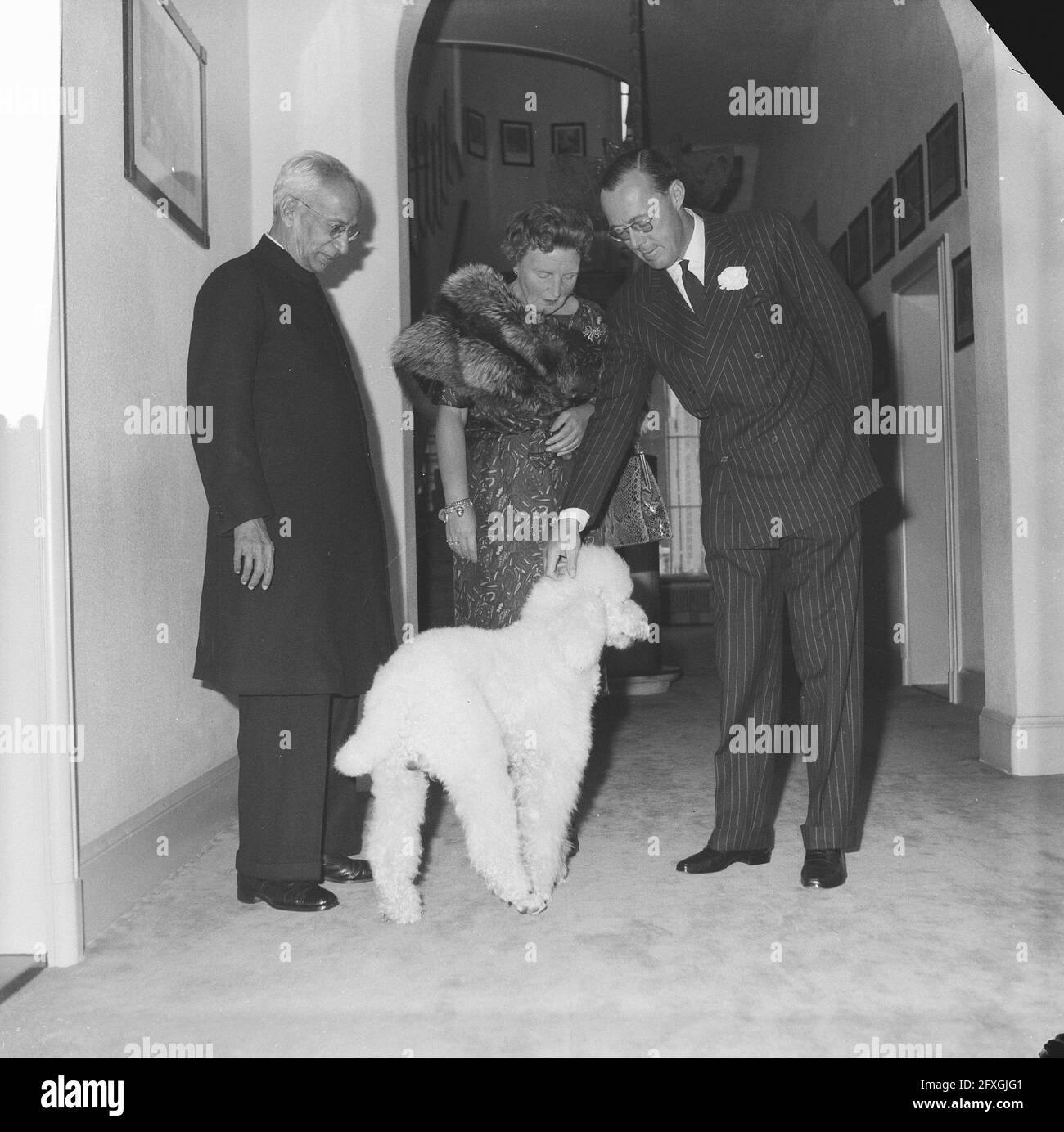 Vizepräsident von Indien im Palace Soestdijk . Prinz Bernhard, Königin Juliana und Dr. Radhakrishnan, 18. Oktober 1961, Vizepräsidenten, Niederlande, 20. Jahrhundert Presseagentur Foto, Nachrichten zu erinnern, Dokumentarfilm, historische Fotografie 1945-1990, visuelle Geschichten, Menschliche Geschichte des zwanzigsten Jahrhunderts, Momente in der Zeit festzuhalten Stockfoto