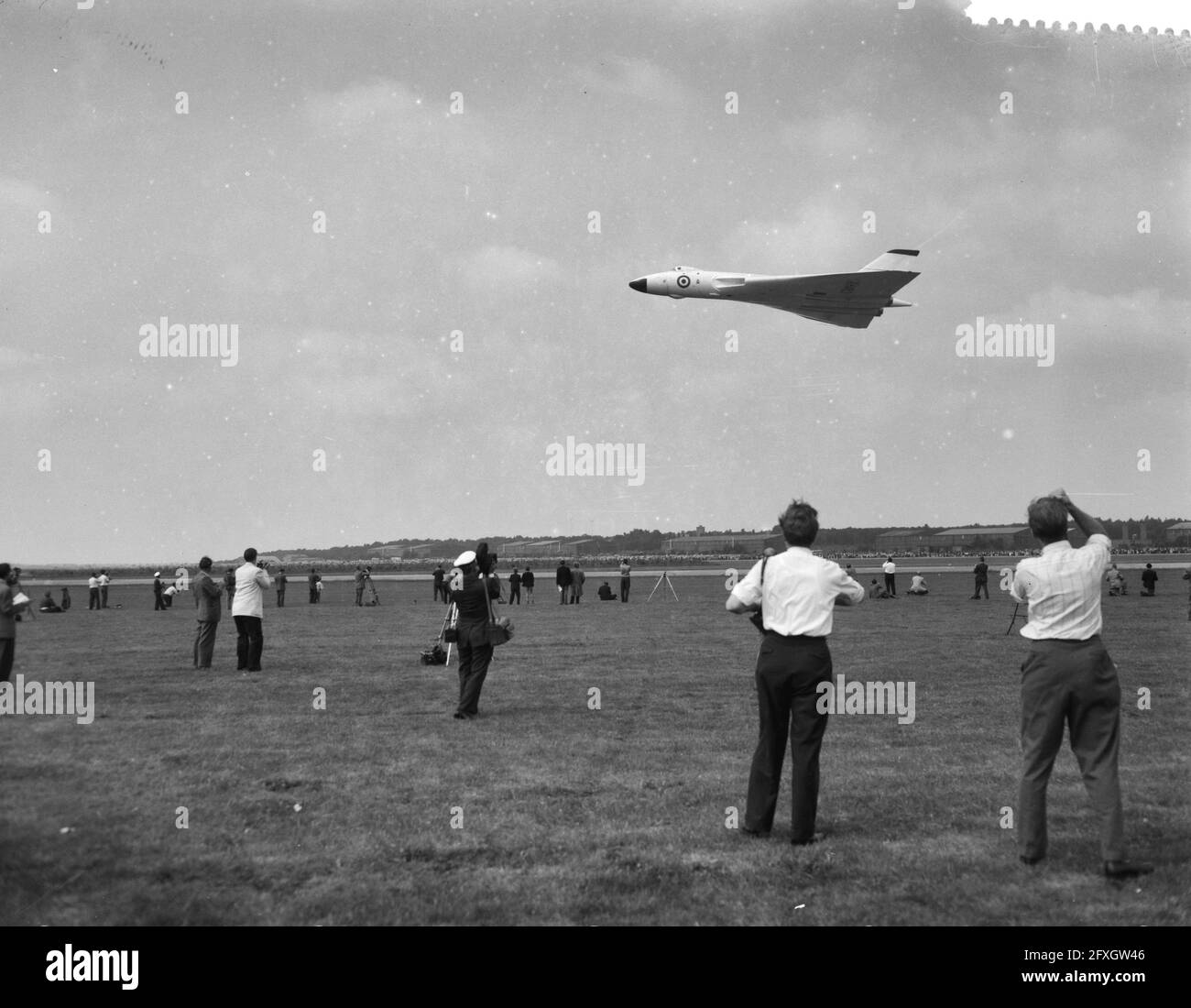 Flugparty in Soesterberg anlässlich des 45. Jahrestages der Königlichen Niederländischen Luftwaffe, Vorflug der verschiedenen Flugzeuge, 5. Juli 1958, Flugpartys, Niederlande, 20. Jahrhundert Presseagentur Foto, Nachrichten zu erinnern, Dokumentarfilm, historische Fotografie 1945-1990, visuelle Geschichten, Menschliche Geschichte des zwanzigsten Jahrhunderts, Momente in der Zeit festzuhalten Stockfoto
