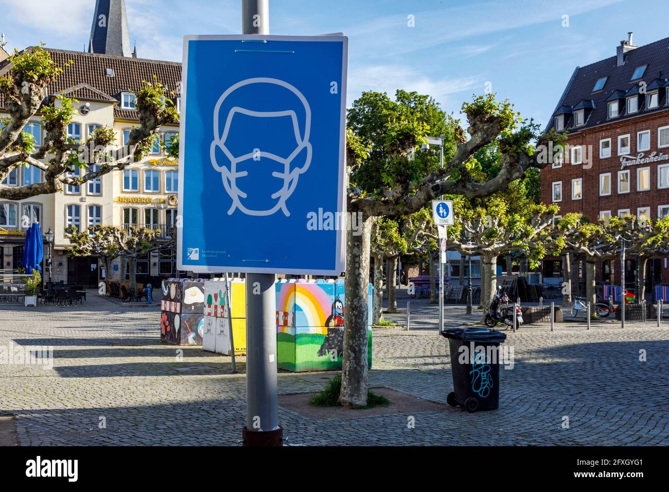 Maske im Stadtzentrum obligatorisch Stockfoto