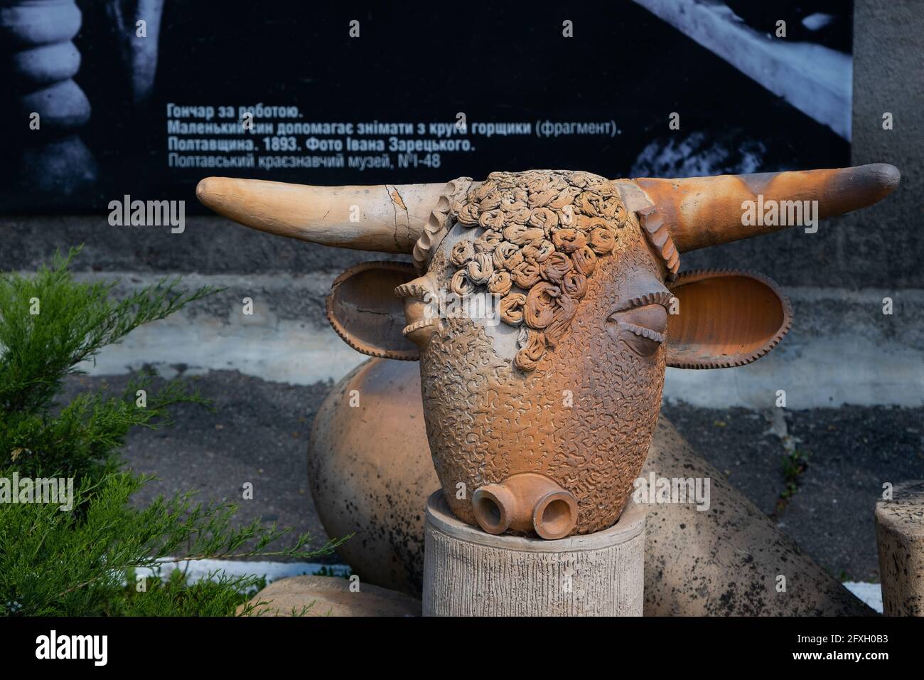 Opishnya, Region Poltava, Ukraine - 16. Mai 2021: Nationales Museum Opishnya-Reserve der ukrainischen Keramik. Opishnya ist die Töpferhauptstadt der Ukraine Stockfoto