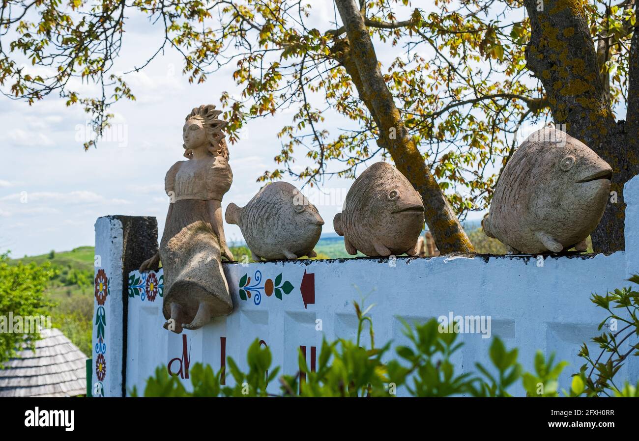 Opishnya, Region Poltava, Ukraine - 16. Mai 2021: Nationales Museum Opishnya-Reserve der ukrainischen Keramik. Opishnya ist die Töpferhauptstadt der Ukraine Stockfoto