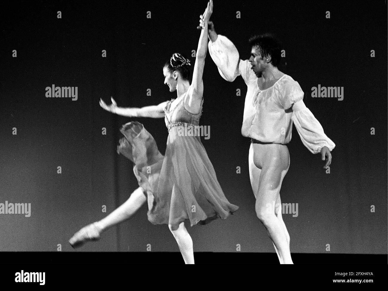 Fotorepertoire, Italien. Mai 2021. ** SONDERPREIS ** ** Sonderpreis ** BALLETT IM PALASPORT CARLA FRACCI, RUDOLF NUREYEV (MAILAND - 1981-05-20, FOTO DE BELLIS) ps das Foto kann in Bezug auf den Kontext, in dem es aufgenommen wurde, verwendet werden, Und ohne diffamierende Absicht der Anstand der Menschen vertreten (Foto Repertoire - 2021-05-27, FOTO DE BELLIS) p.s. la foto e' utilizzabile nel rispetto del contesto in cui e' stata scattata, e senza intento diffamatorio del decoro delle persone rappresentate Kredit: Unabhängige Fotoagentur/Alamy Live News Stockfoto