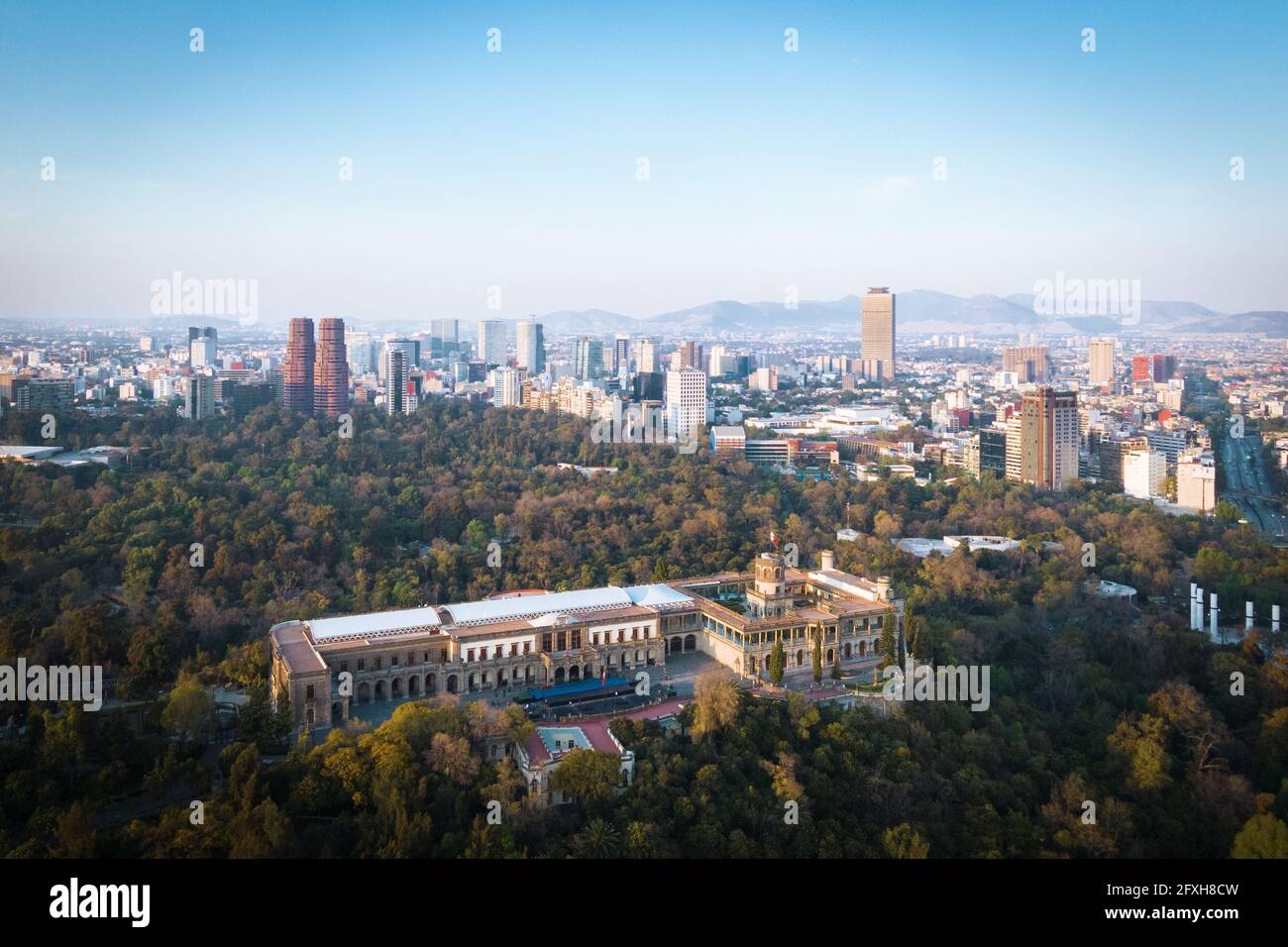 Luftaufnahme der Burg Chapultepec (spanisch: Castillo de Chapultepec) in Mexiko-Stadt, Mexiko. Stockfoto