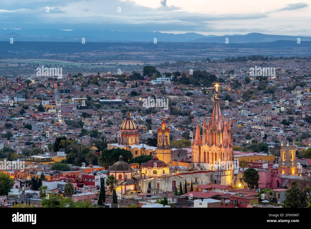 San Miguel de Allende in der Abenddämmerung in Guanajuato, Mexiko. Stockfoto